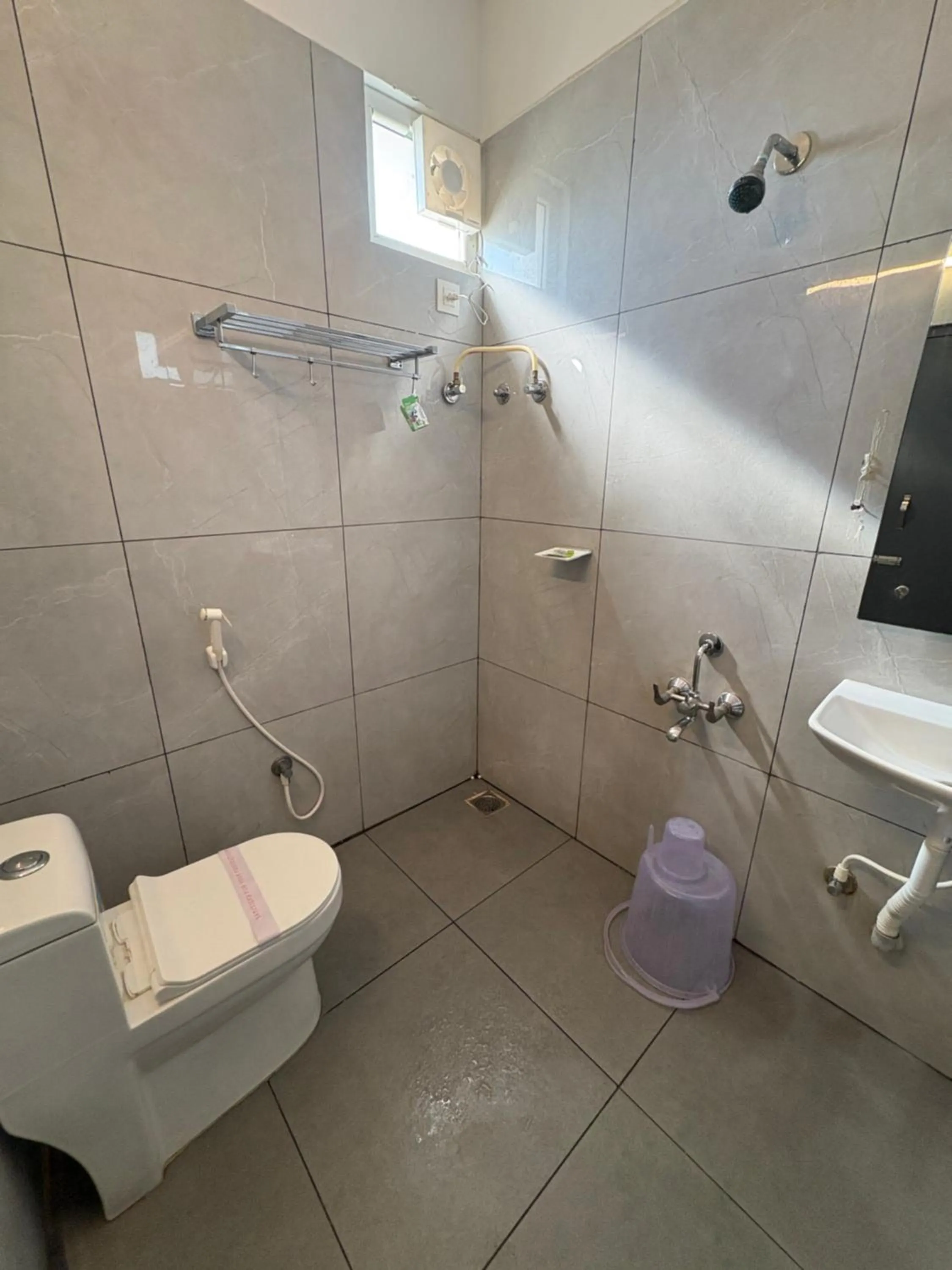 Toilet in Hotel Park Varaahi