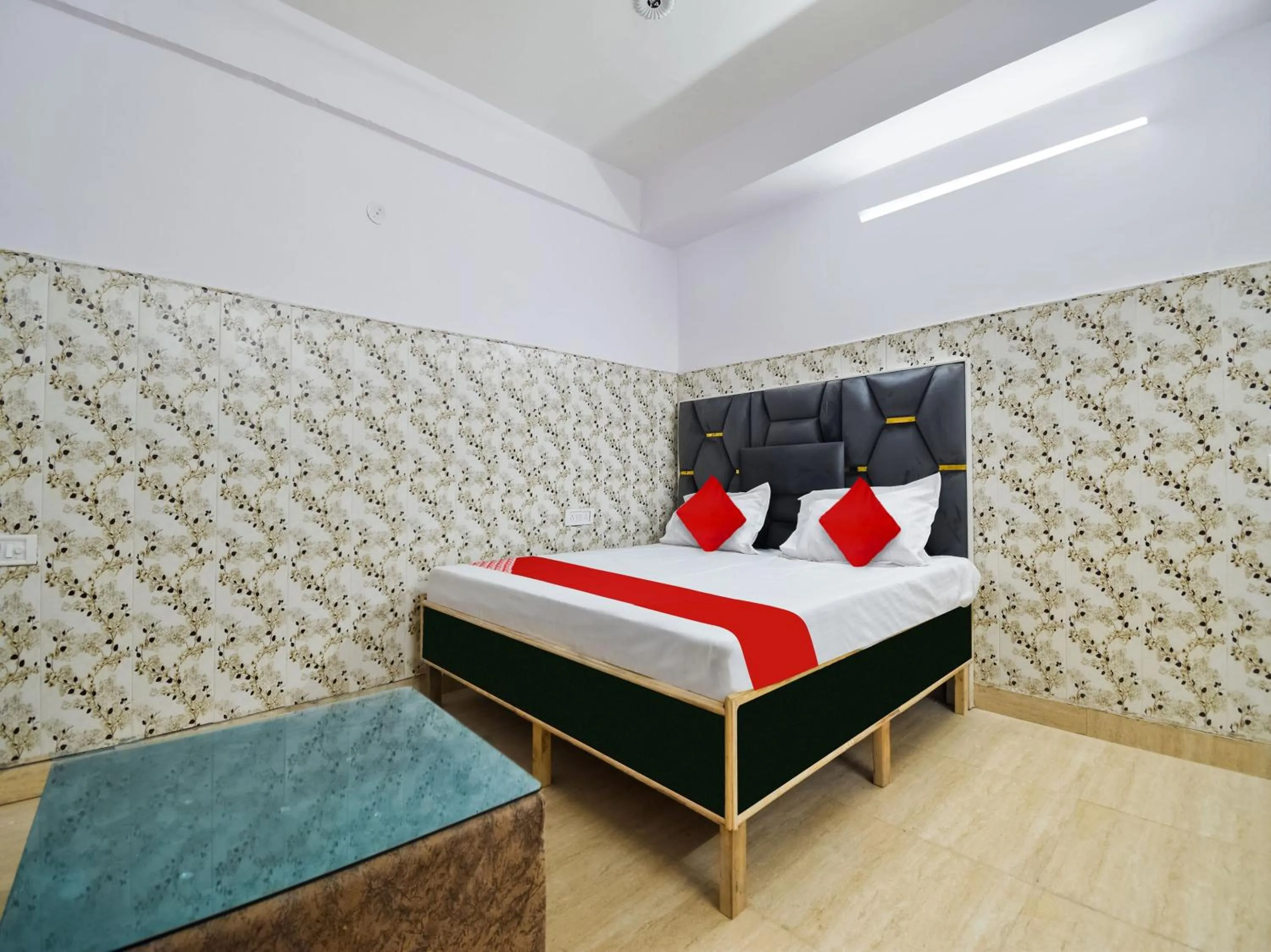 Bedroom in Hotel O Black Inn