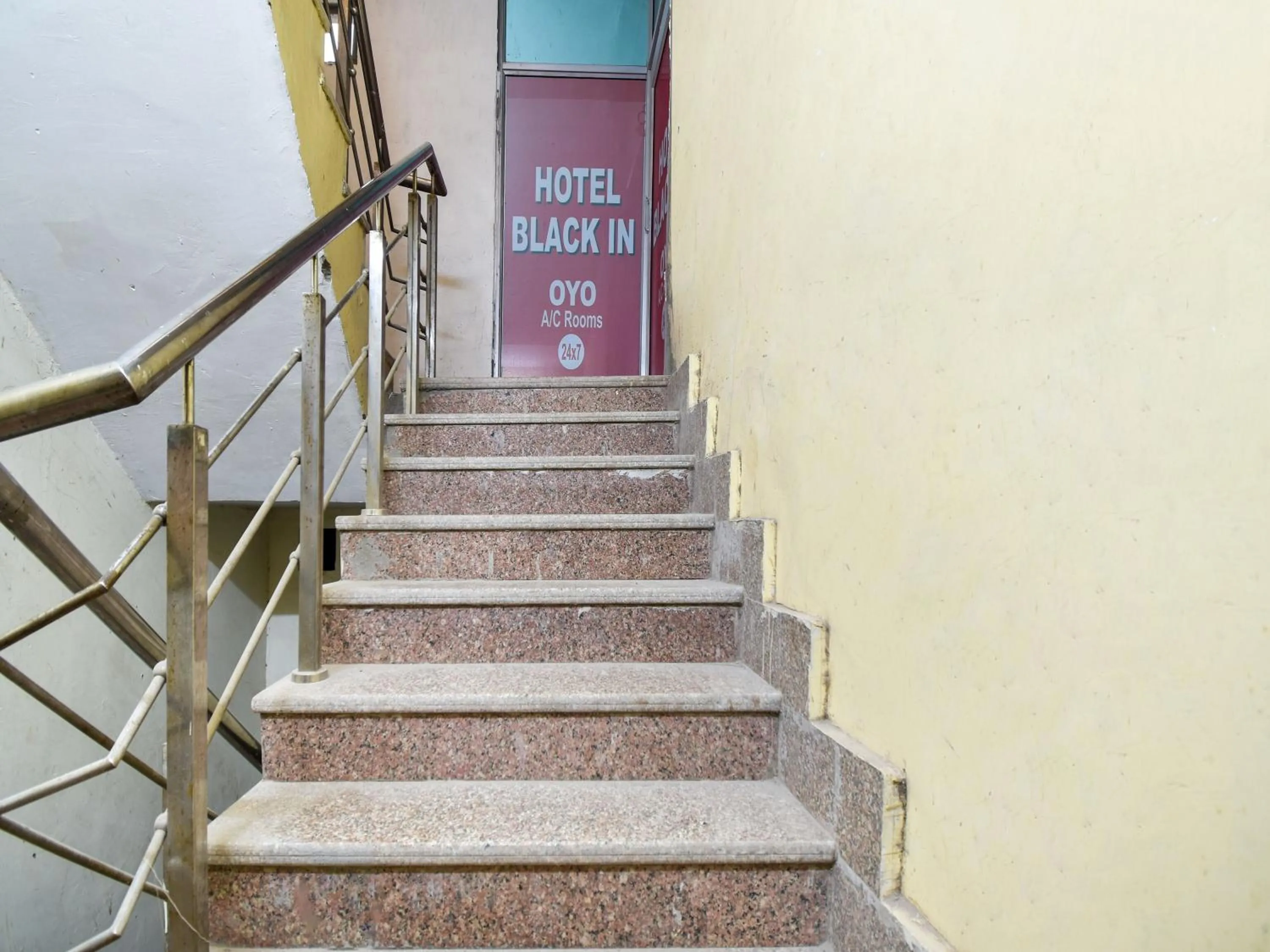 Lobby or reception in Hotel O Black Inn