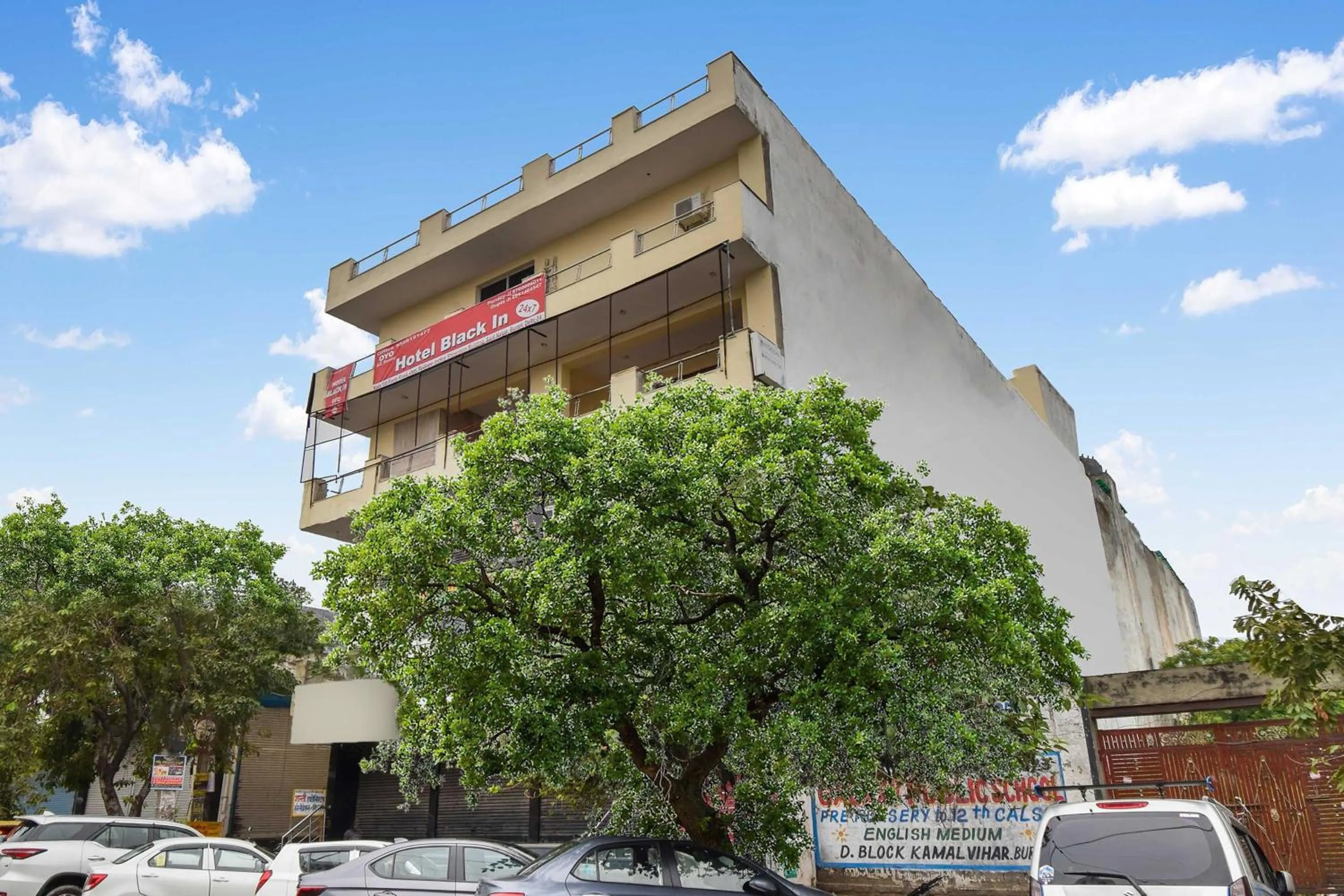 Facade/entrance in Hotel O Black Inn