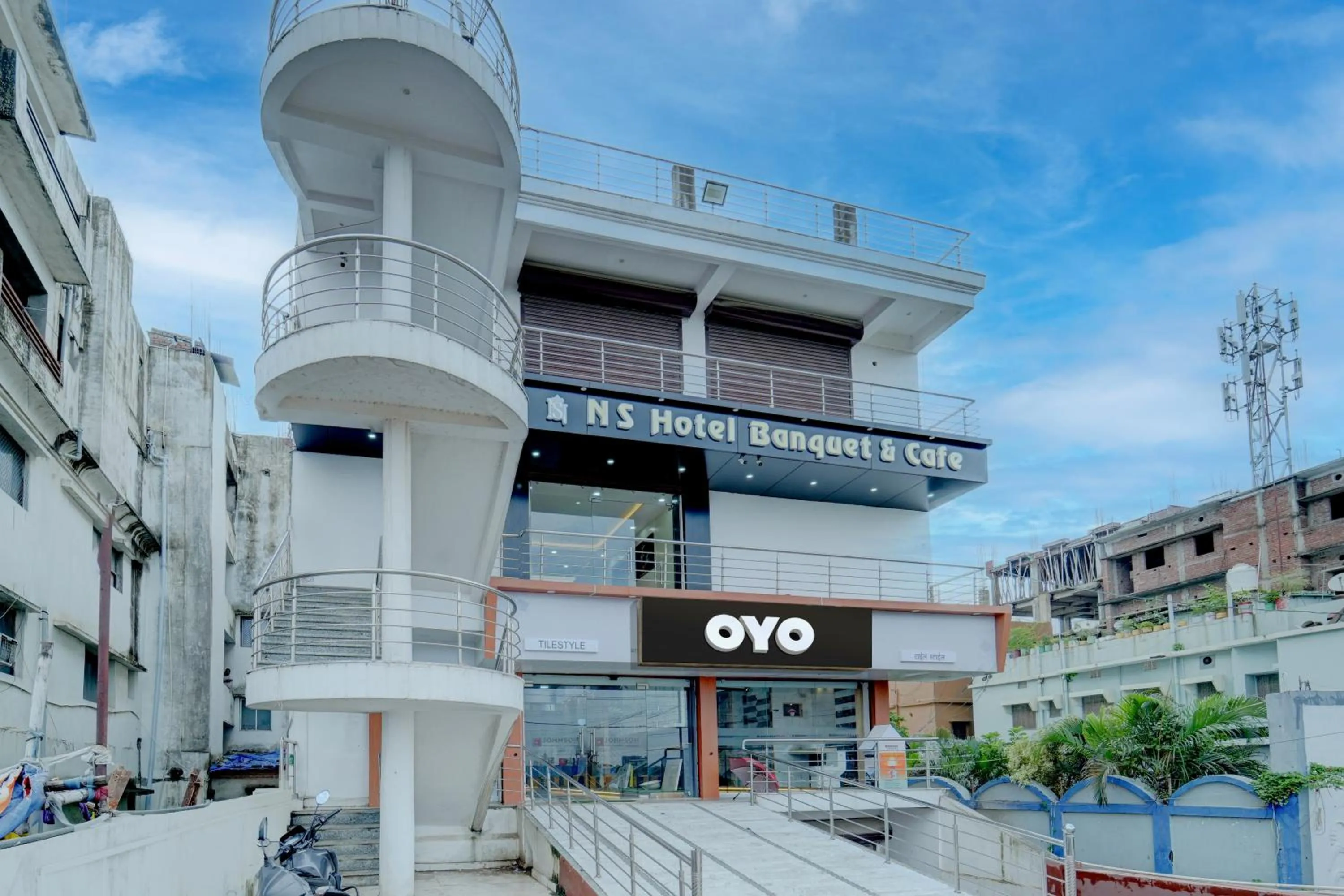 Facade/entrance in Hotel O N S Hotel Banquet & Cafe