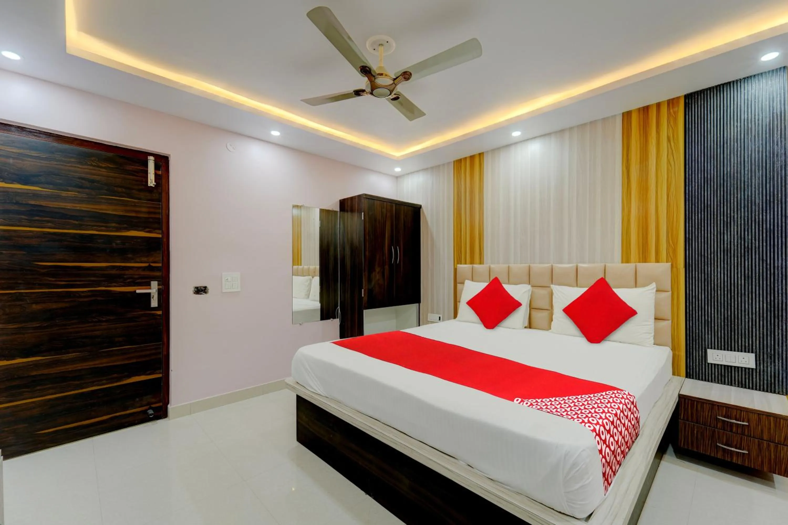 Bedroom, Bed in Hotel O N S Hotel Banquet & Cafe