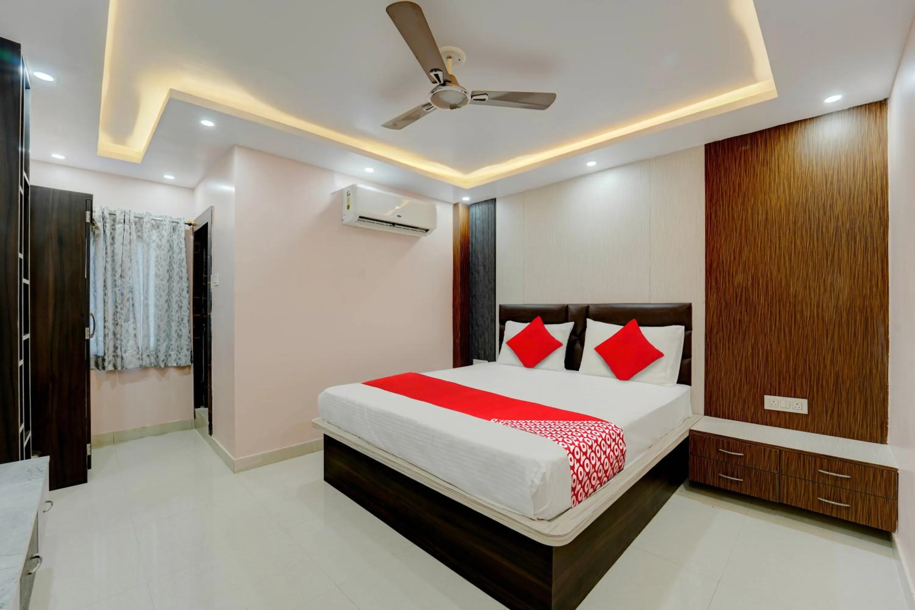 Bedroom, Bed in Hotel O N S Hotel Banquet & Cafe