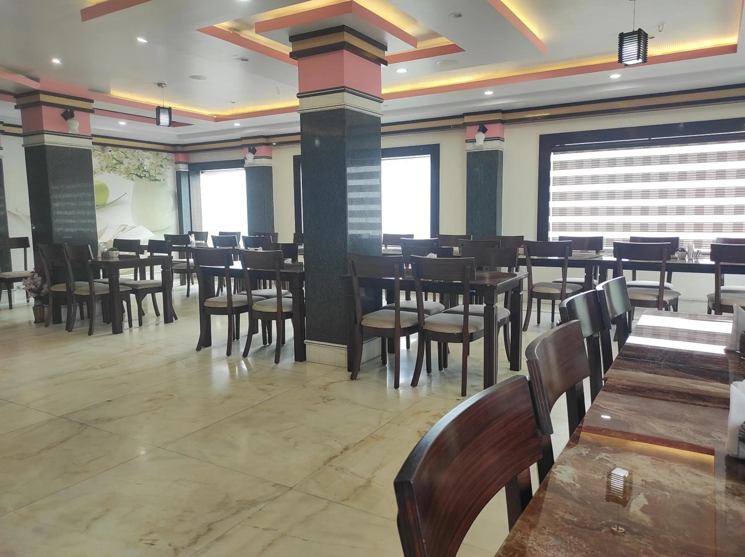 Restaurant/places to eat in Hotel Rising Sun