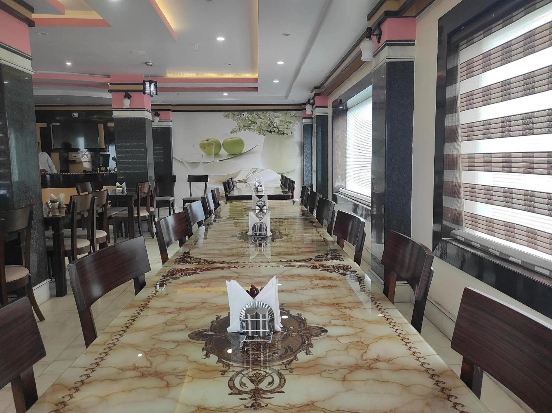 Restaurant/places to eat in Hotel Rising Sun