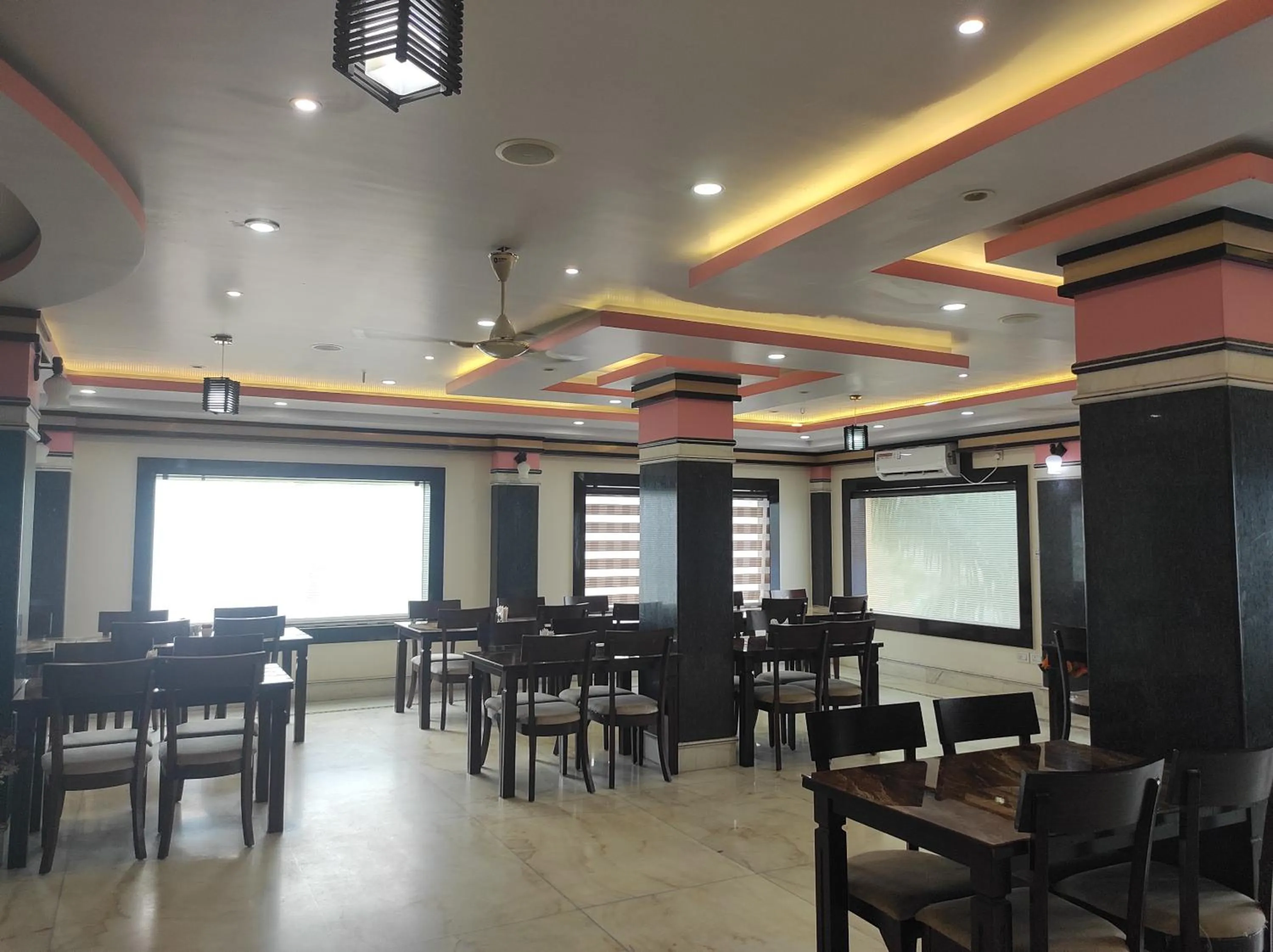 Restaurant/places to eat in Hotel Rising Sun