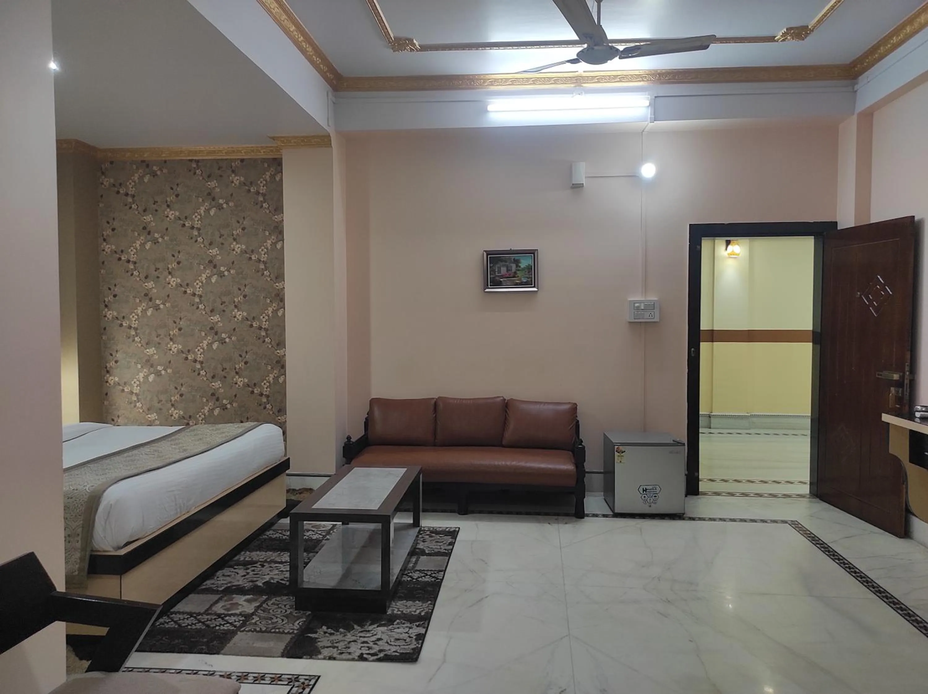 Bed in Hotel Rising Sun