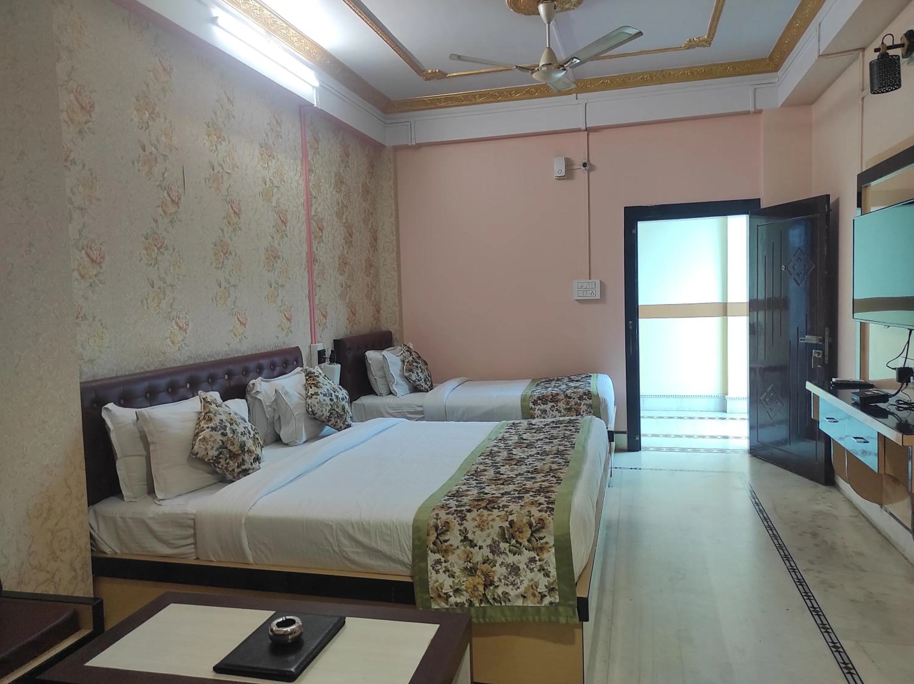 Bed in Hotel Rising Sun