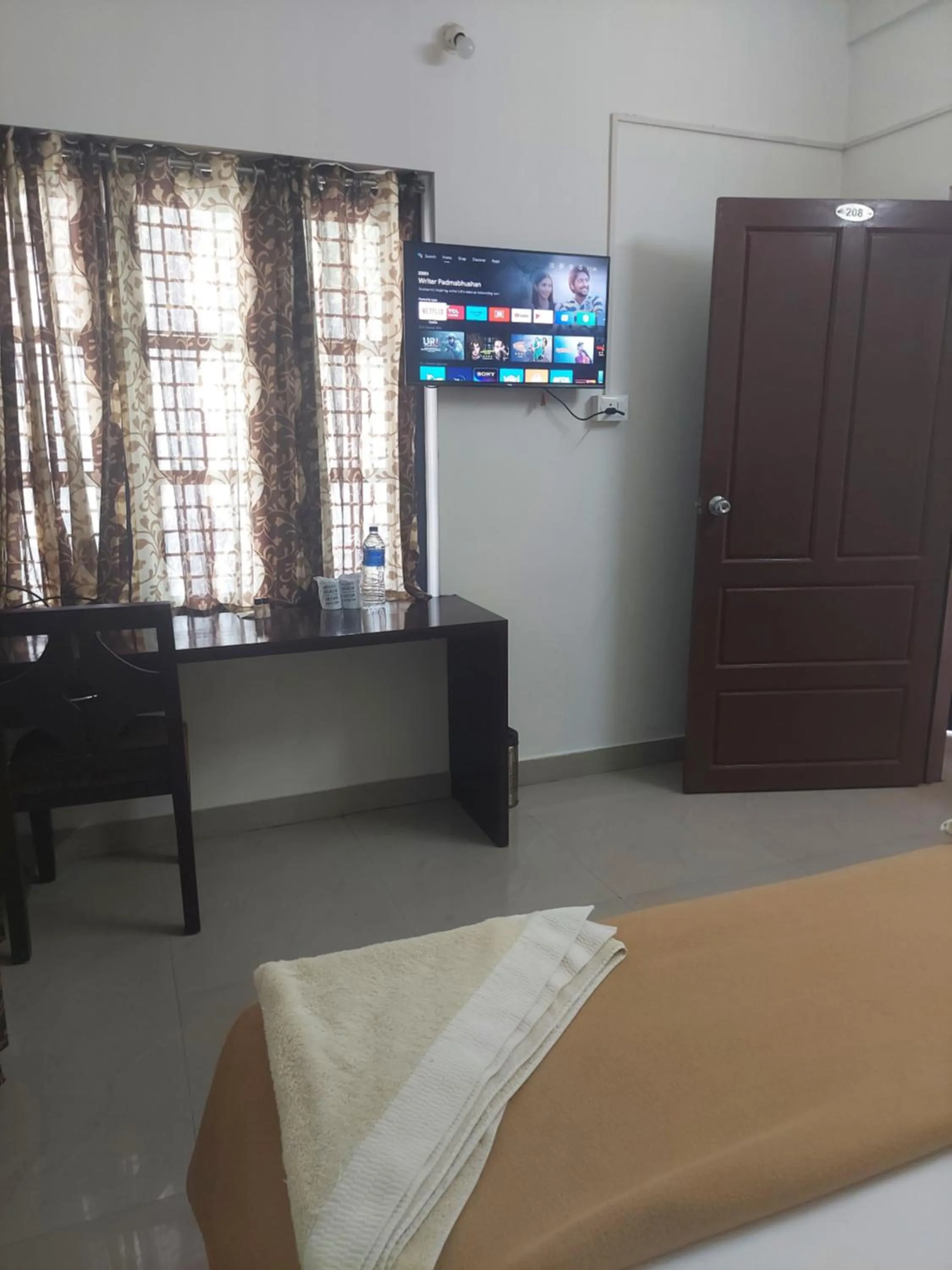 TV and multimedia, Bed in Padmatheertham Inn