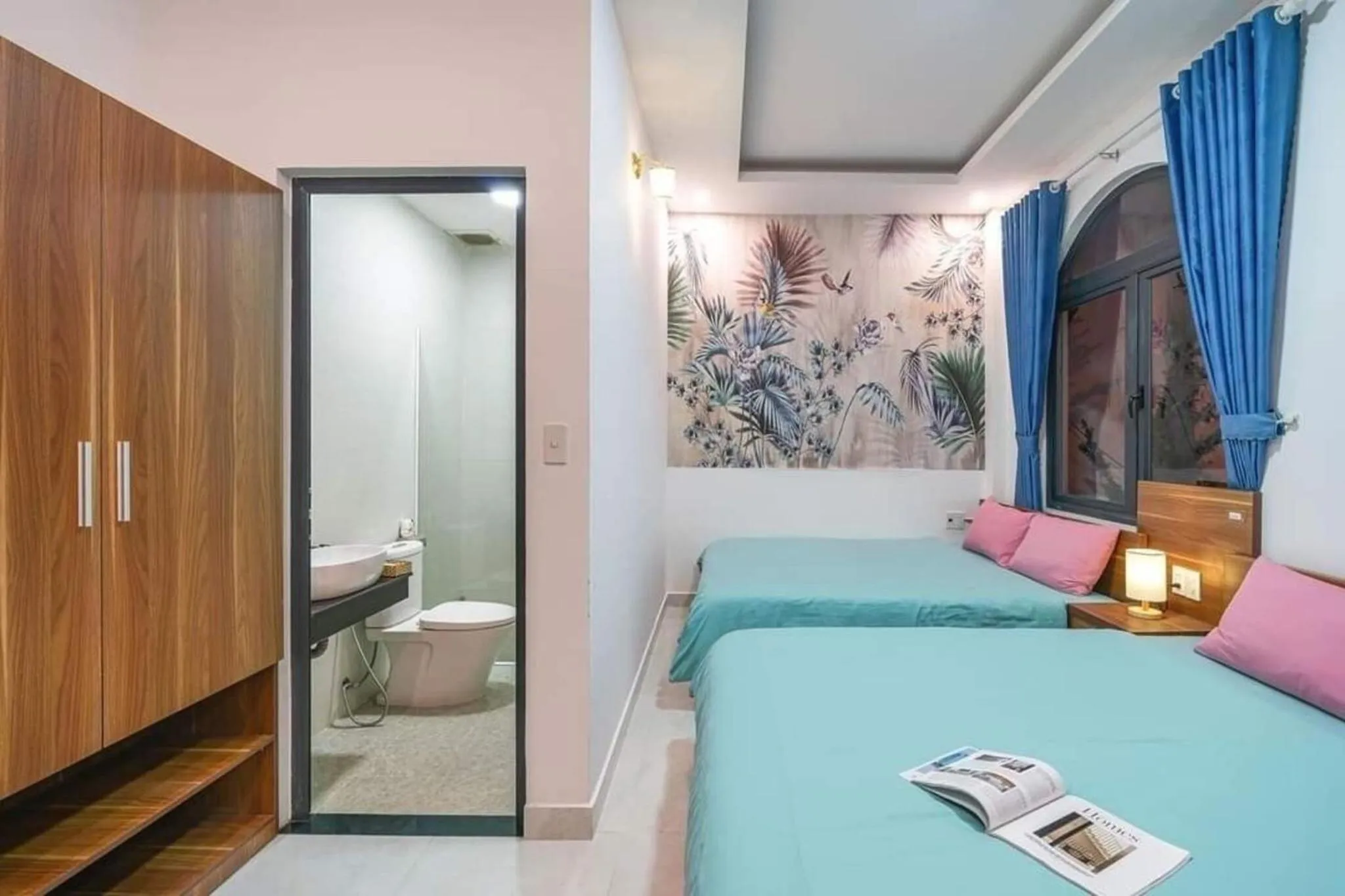 Bathroom, Bed in Trường An Hotel