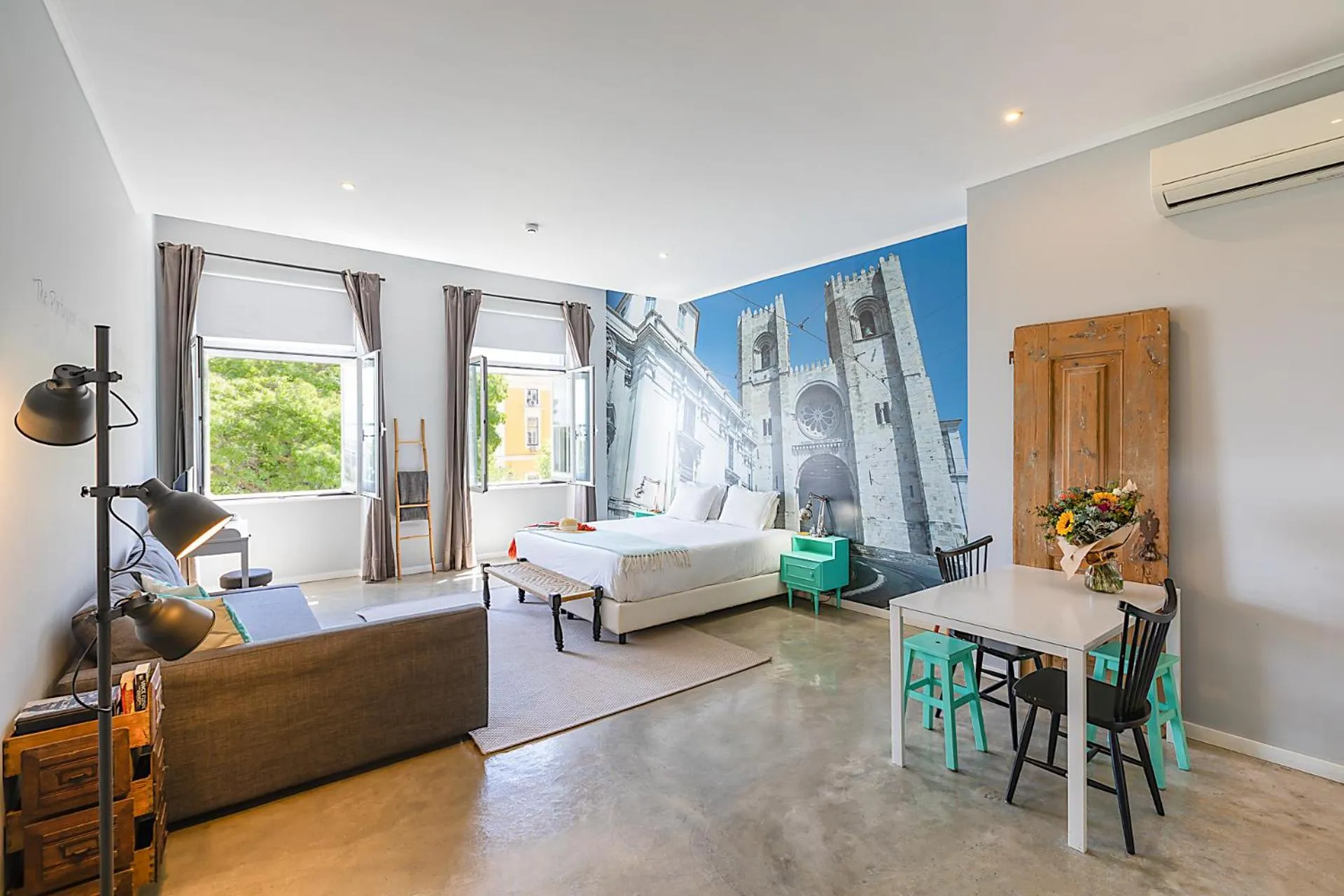 Bed in Emporium Lisbon Suites