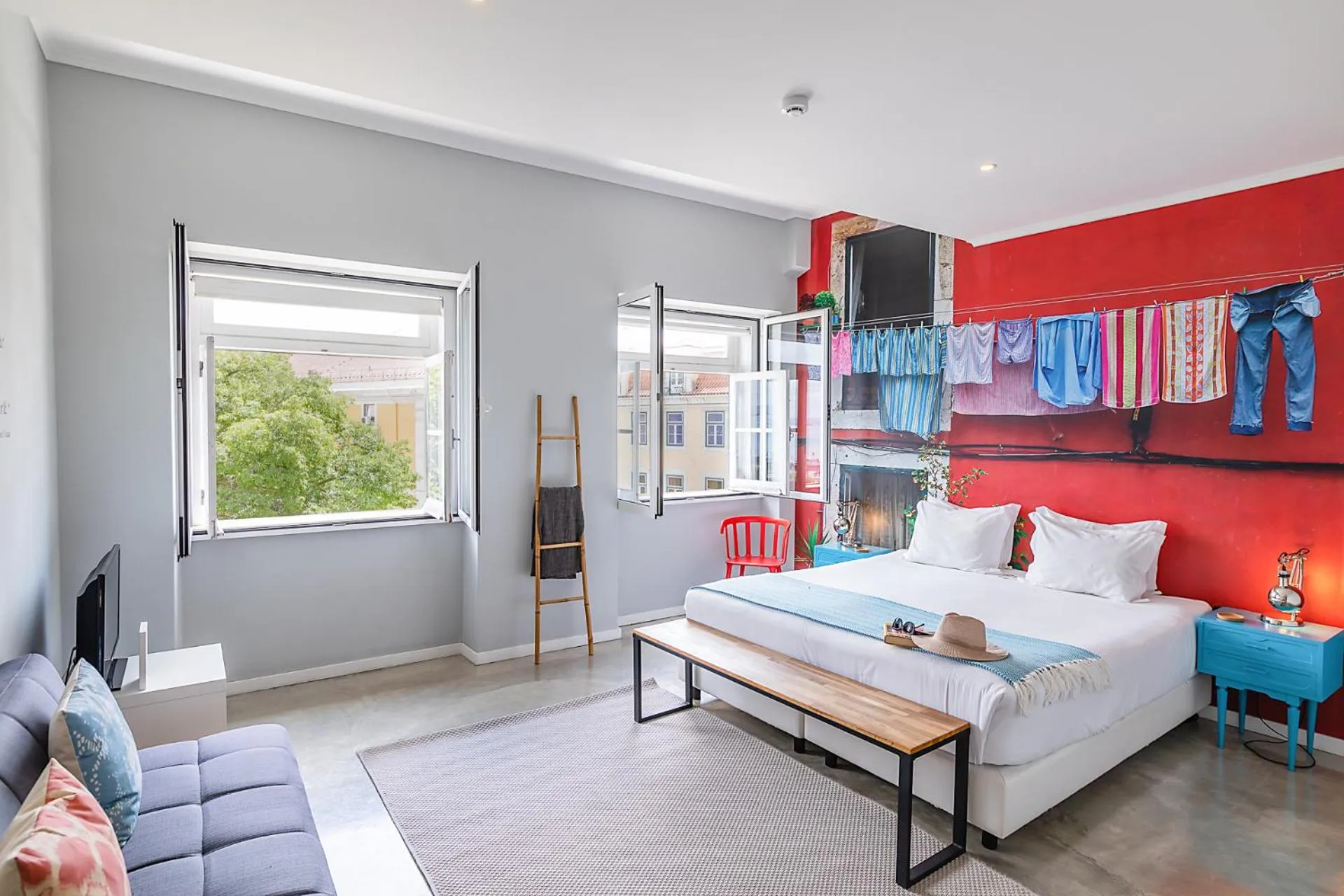 Seating area, Bed in Emporium Lisbon Suites