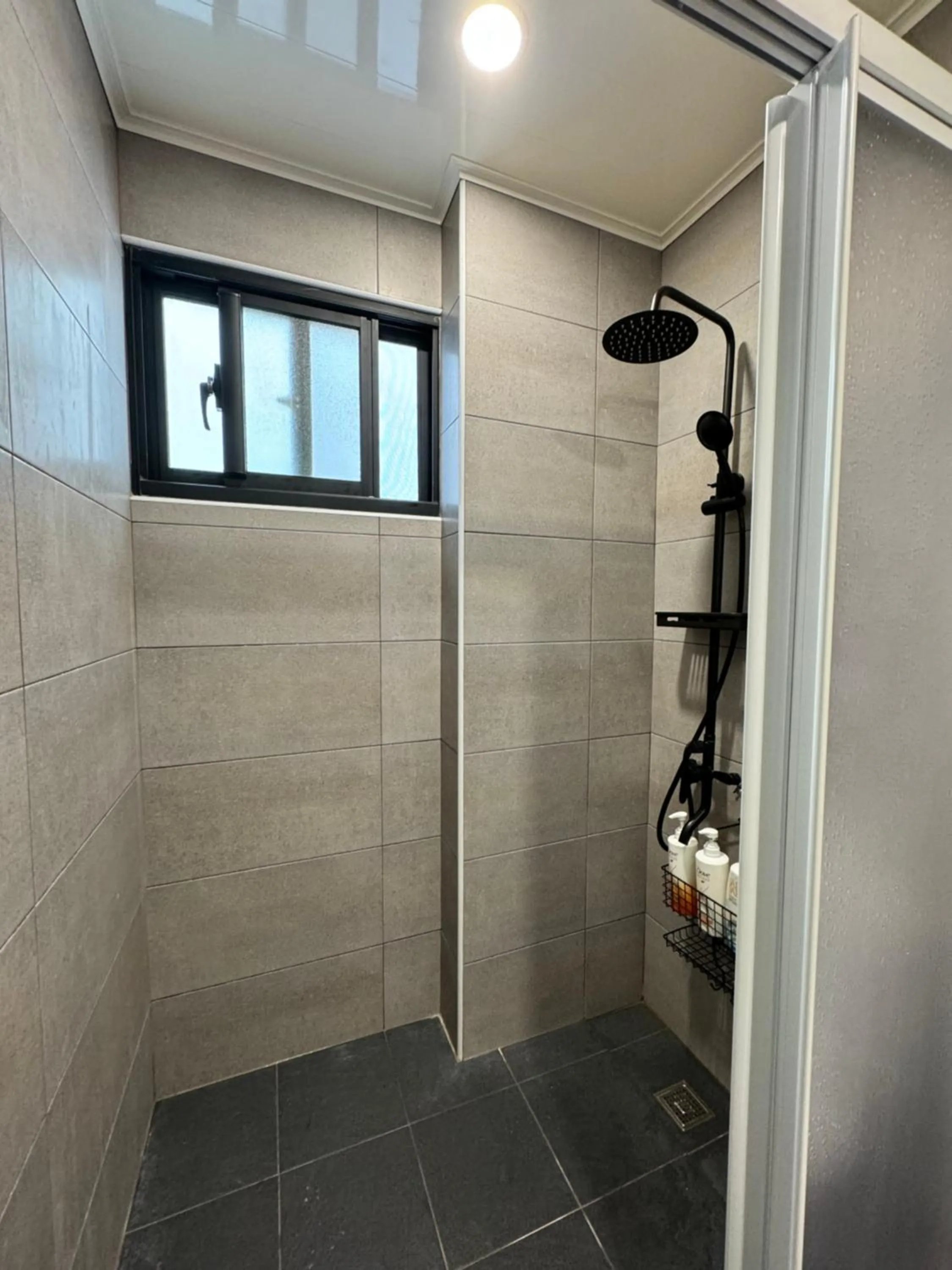 Shower in WinXin House