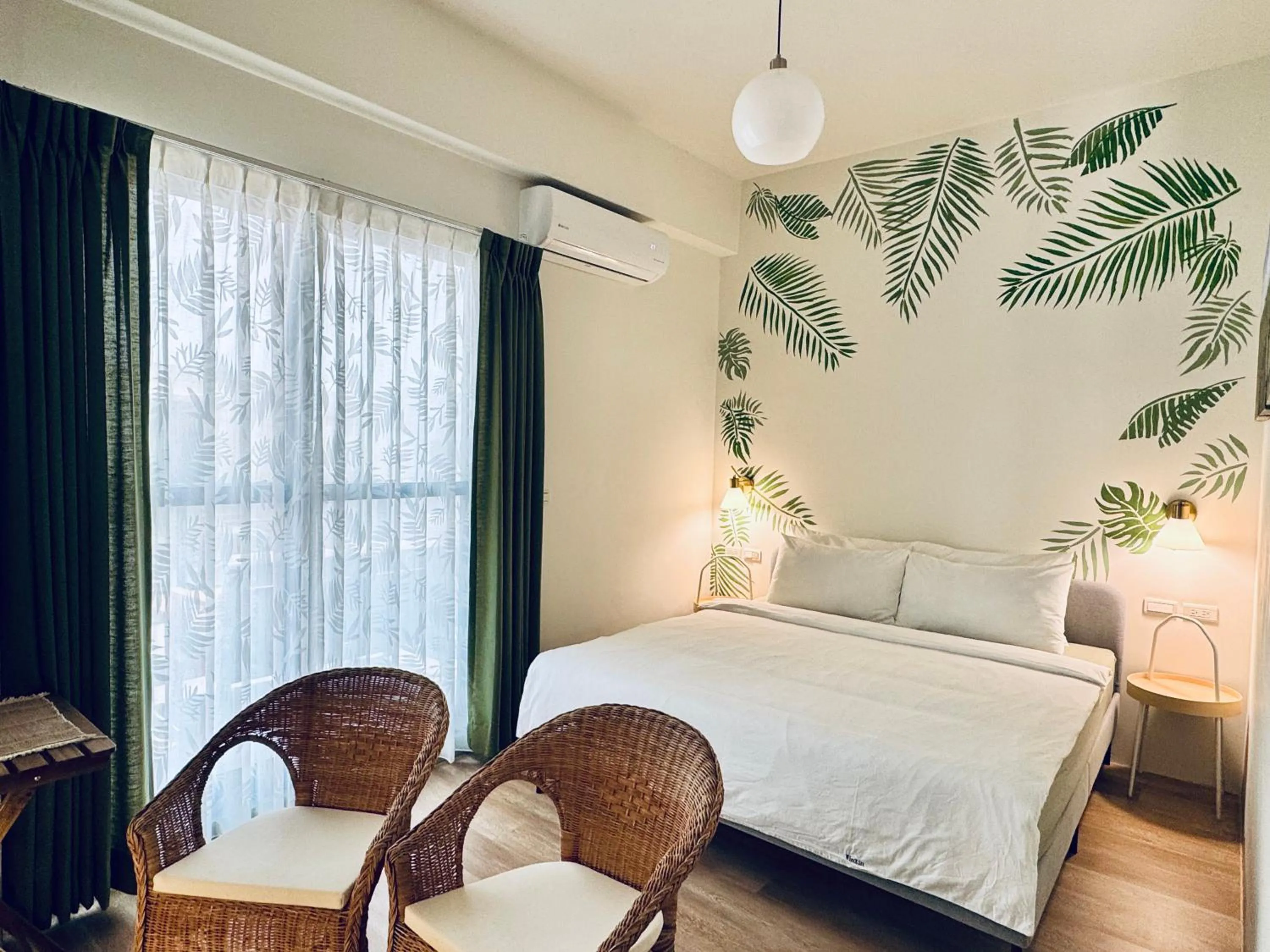 Photo of the whole room, Bed in WinXin House