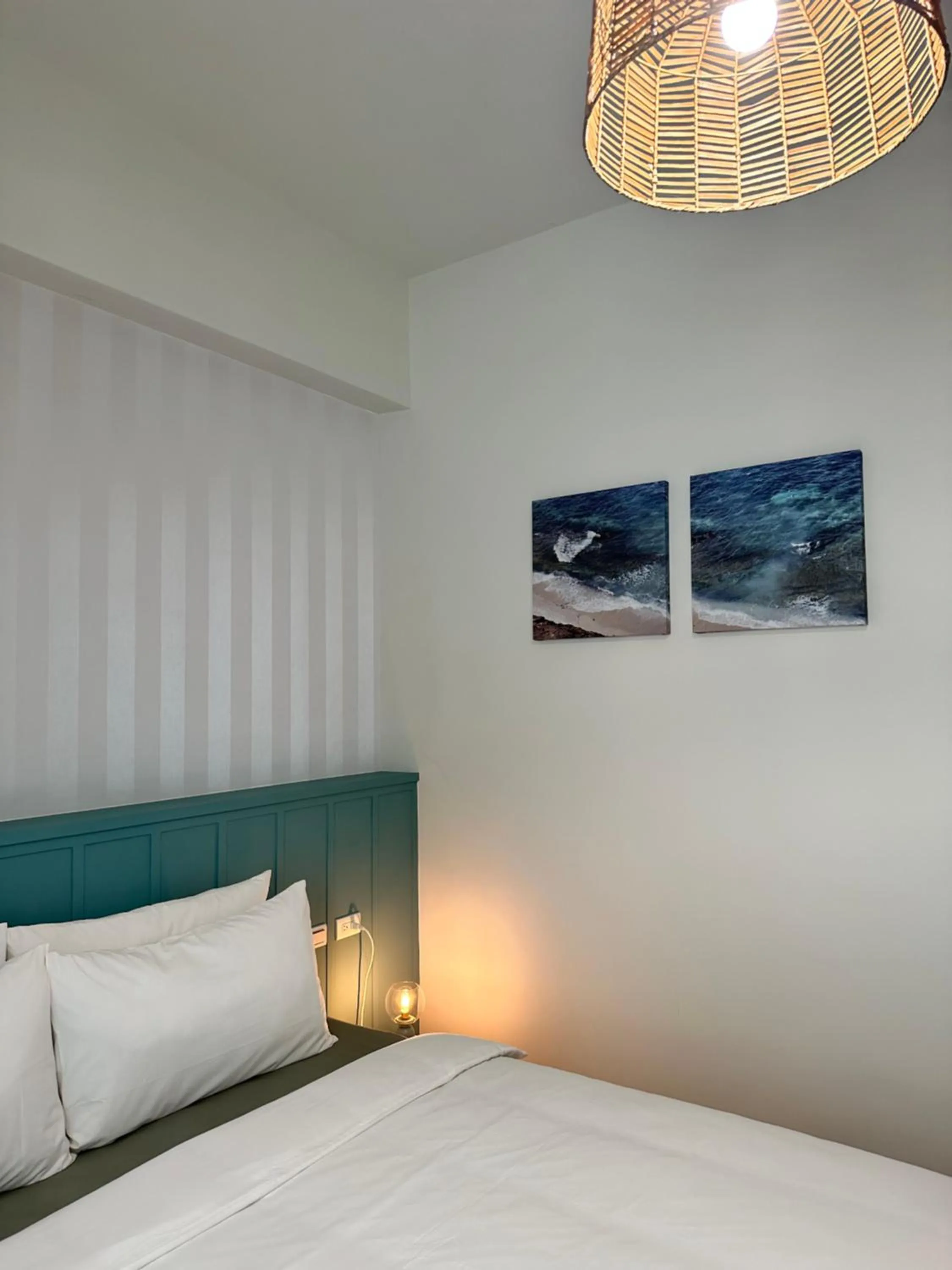 Photo of the whole room, Bed in WinXin House