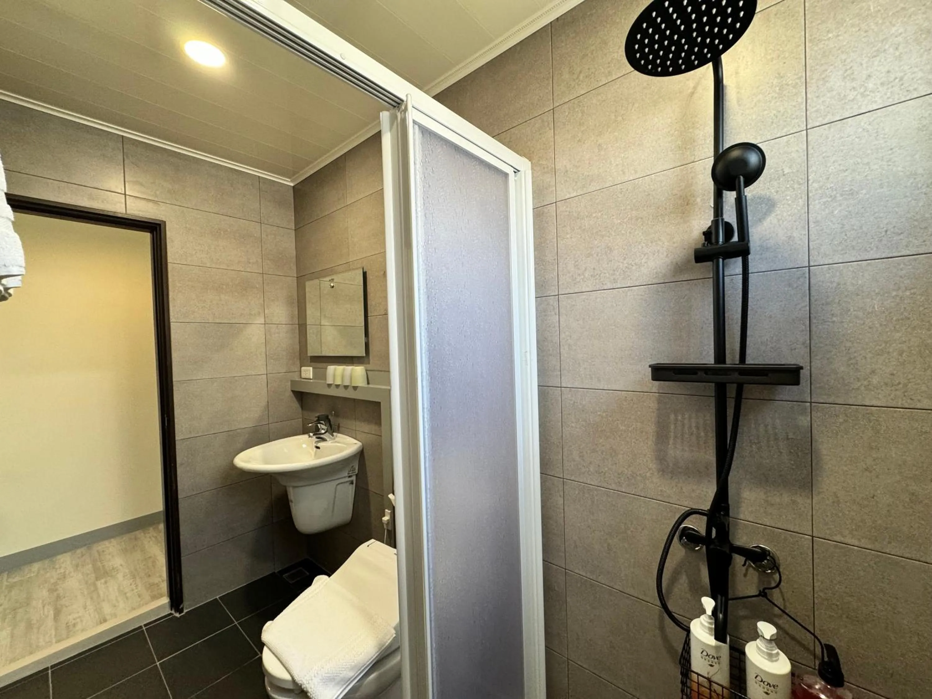 Shower in WinXin House