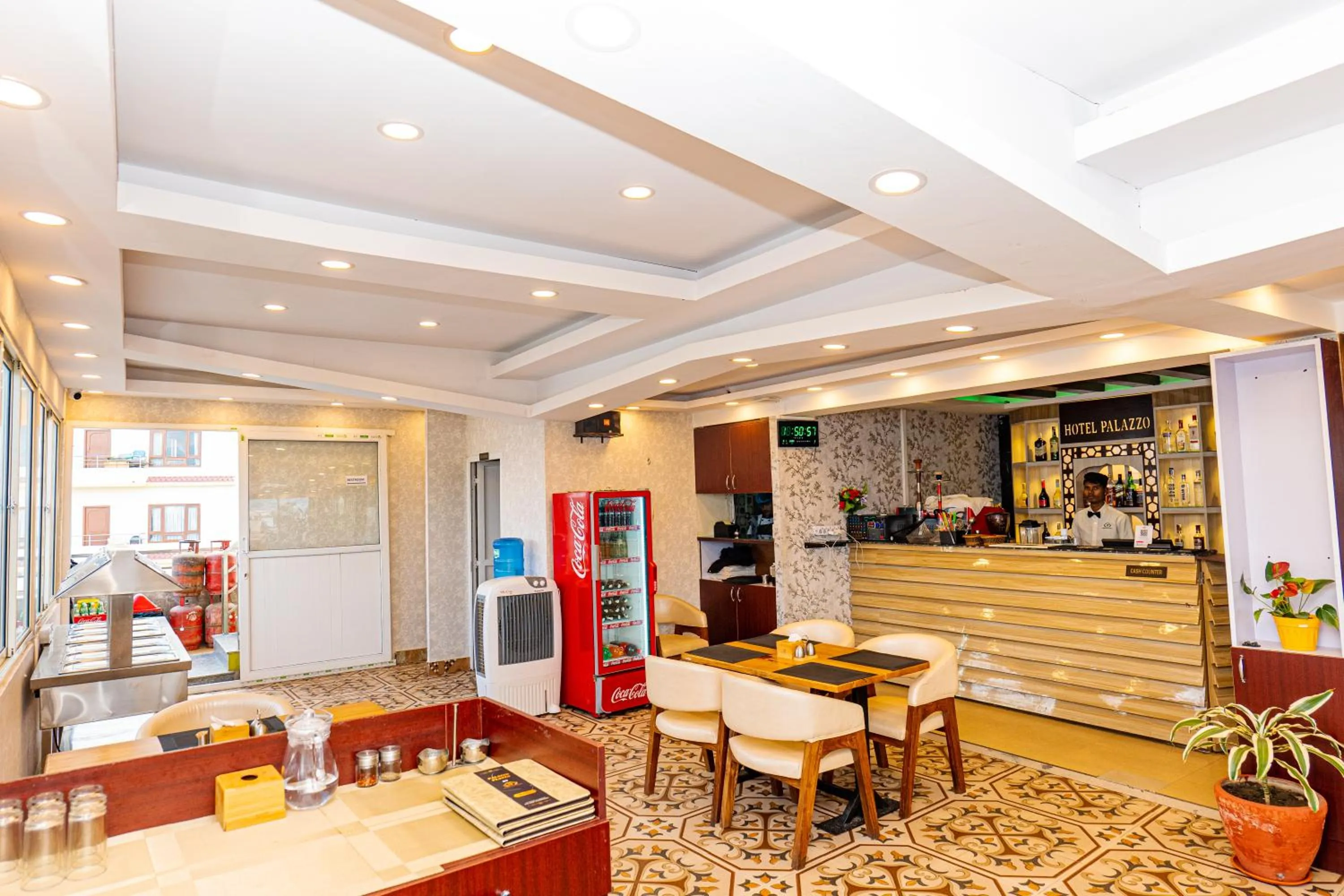 Restaurant/places to eat in Hotel Palazzo