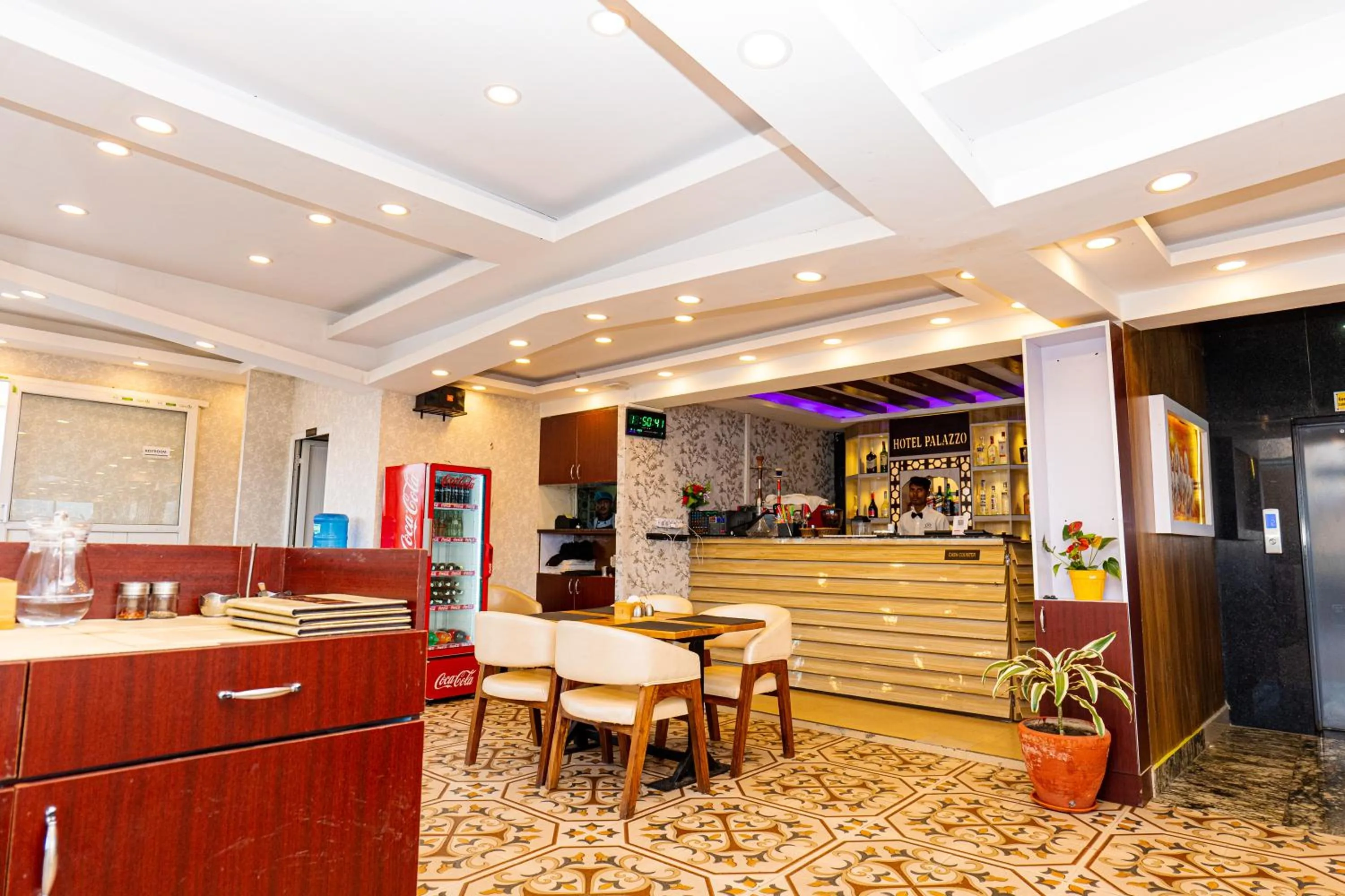 Restaurant/places to eat in Hotel Palazzo