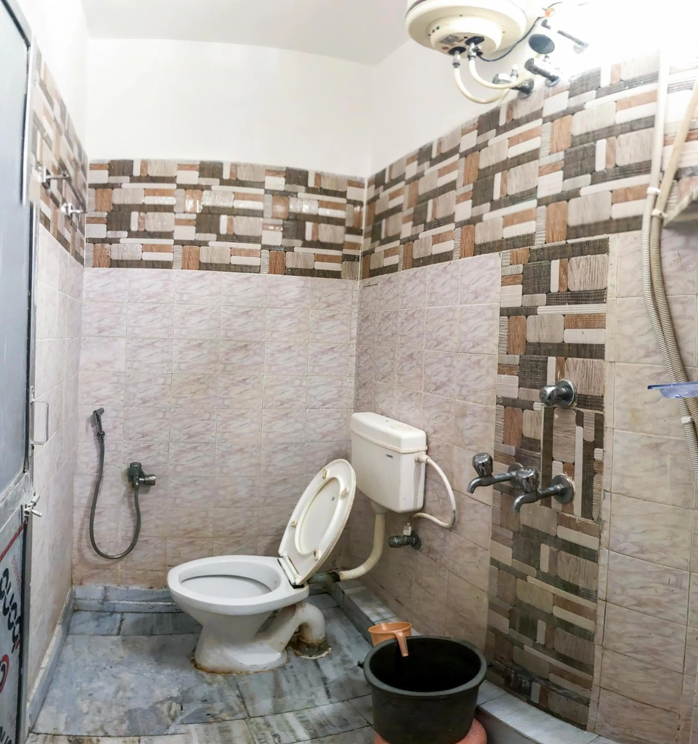 Toilet in Bobby Premium Residency 350m from Jagannath temple