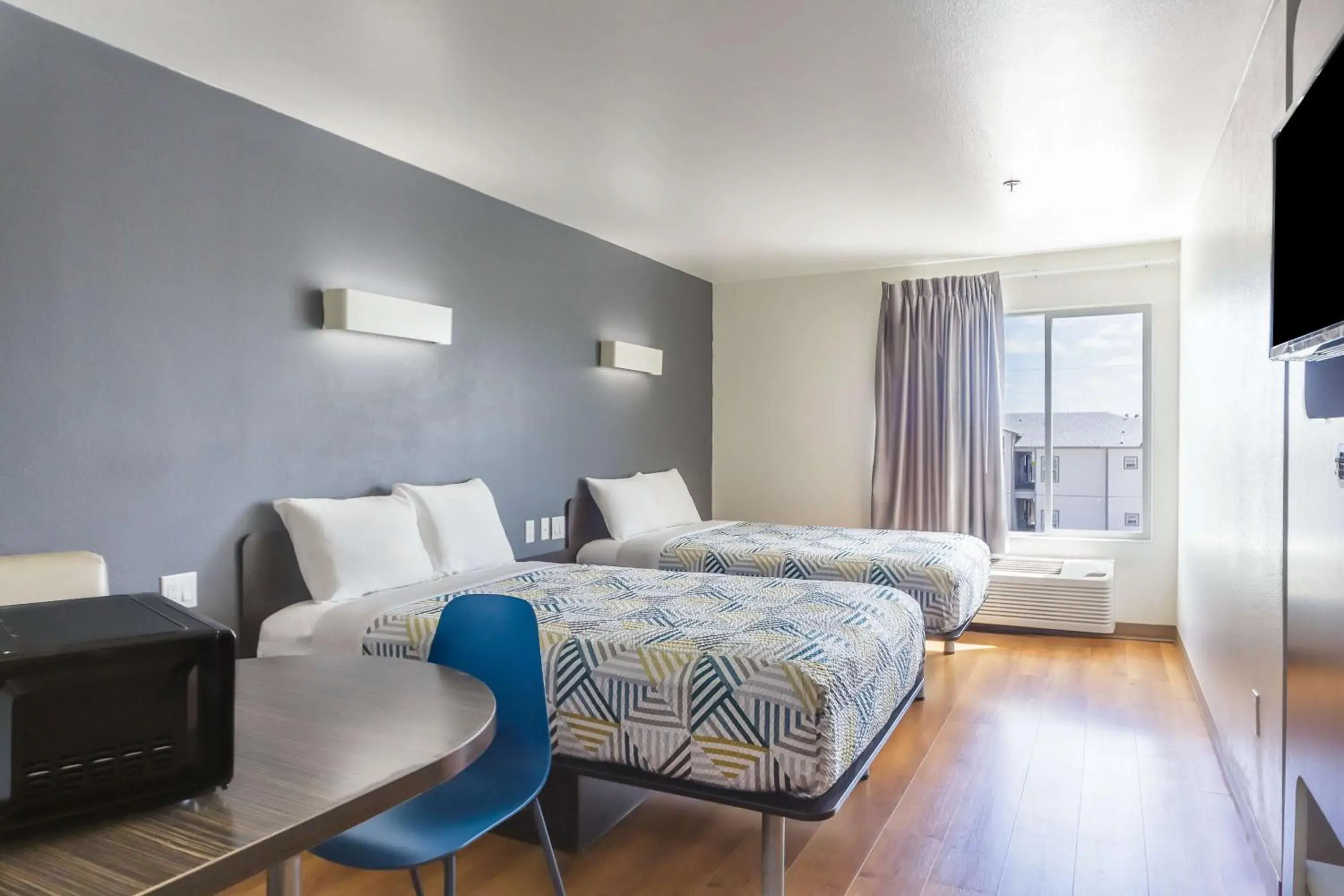 Quadruple Room - Smoking in Motel 6-Laredo, TX - Airport Quadruple Room - Smoking in Motel 6-Laredo, TX - Airport