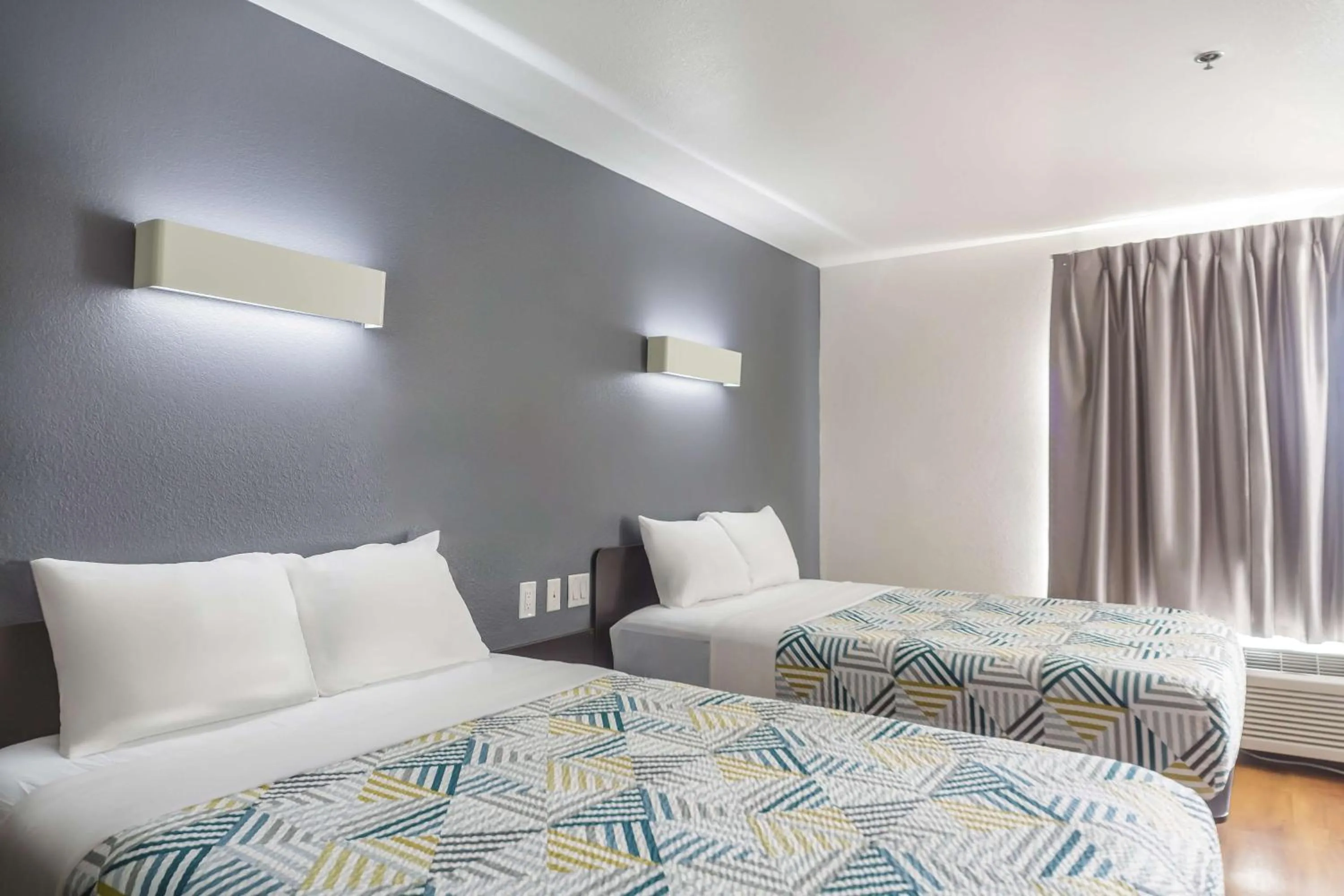 Bedroom, Bed in Motel 6-Laredo, TX - Airport