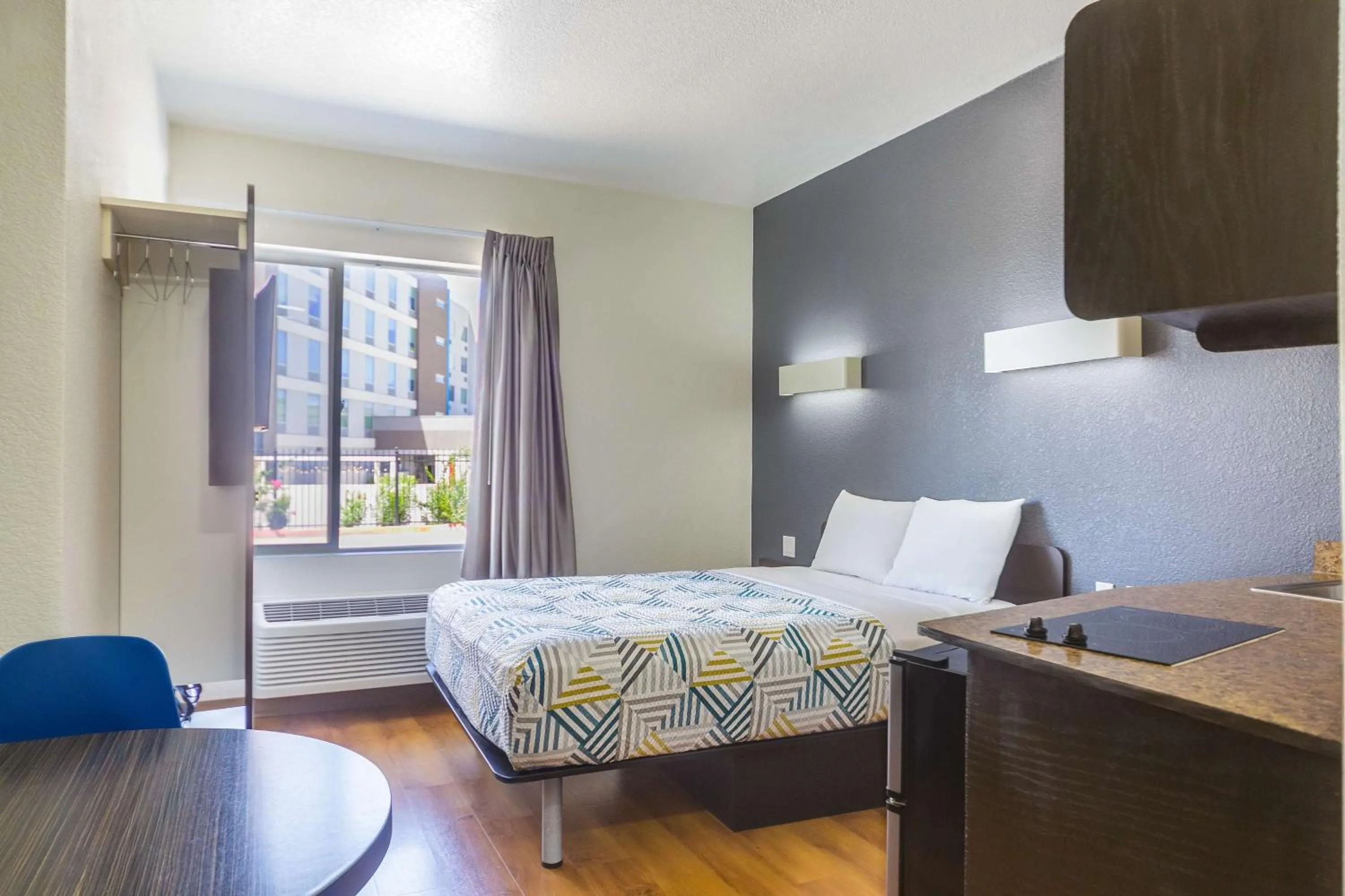 Bedroom, Bed in Motel 6-Laredo, TX - Airport