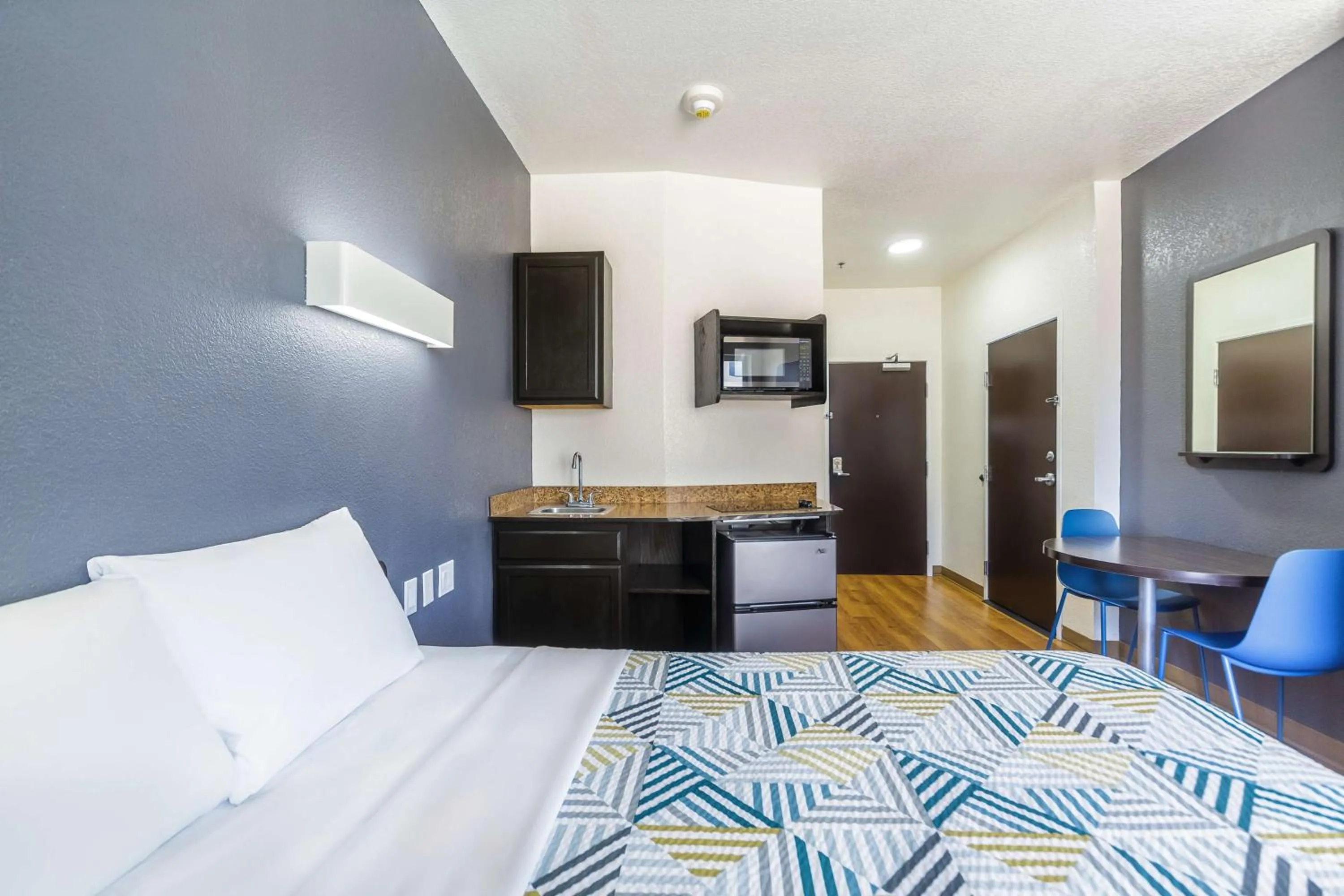 Bedroom, Bed in Motel 6-Laredo, TX - Airport