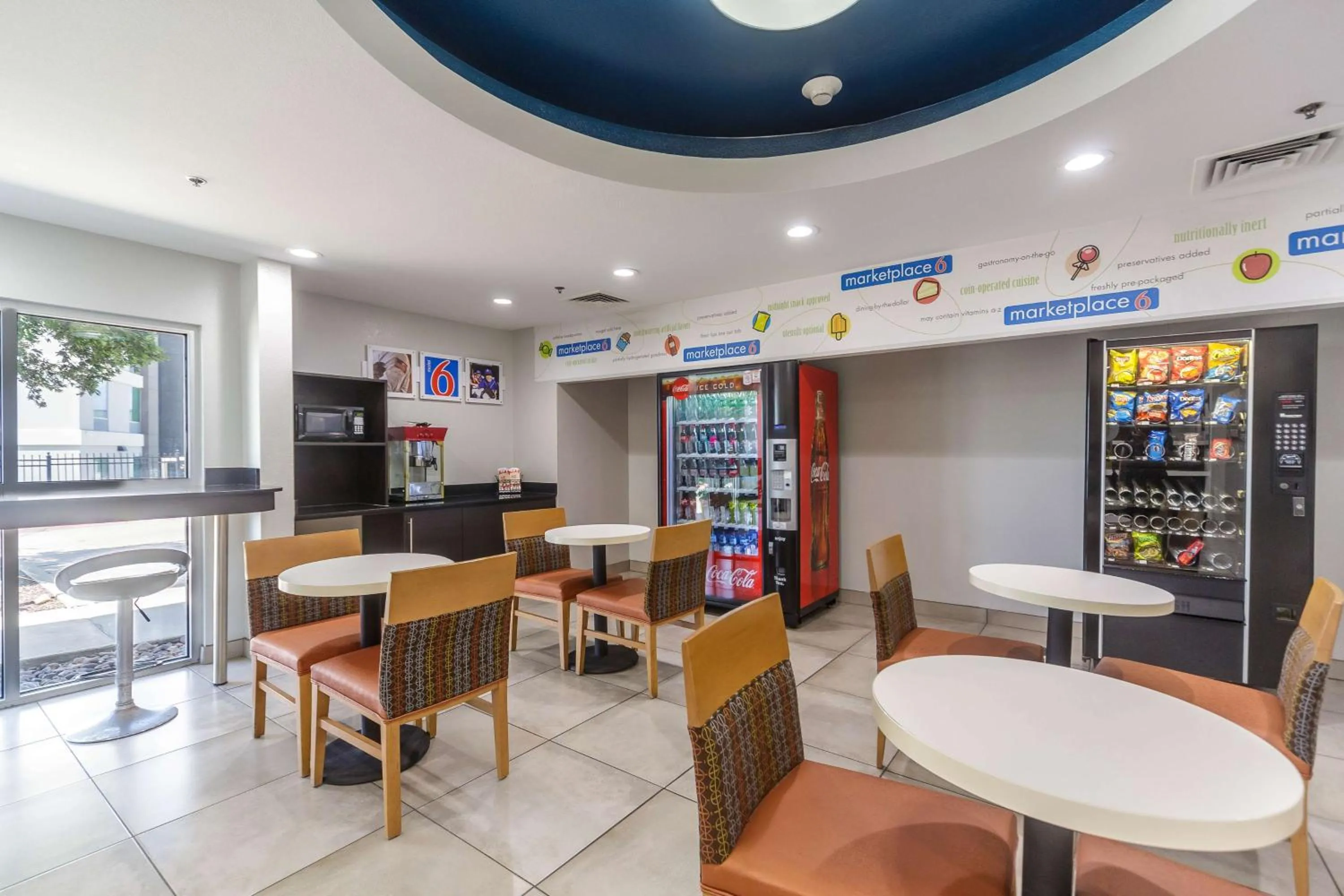 Property building in Motel 6-Laredo, TX - Airport