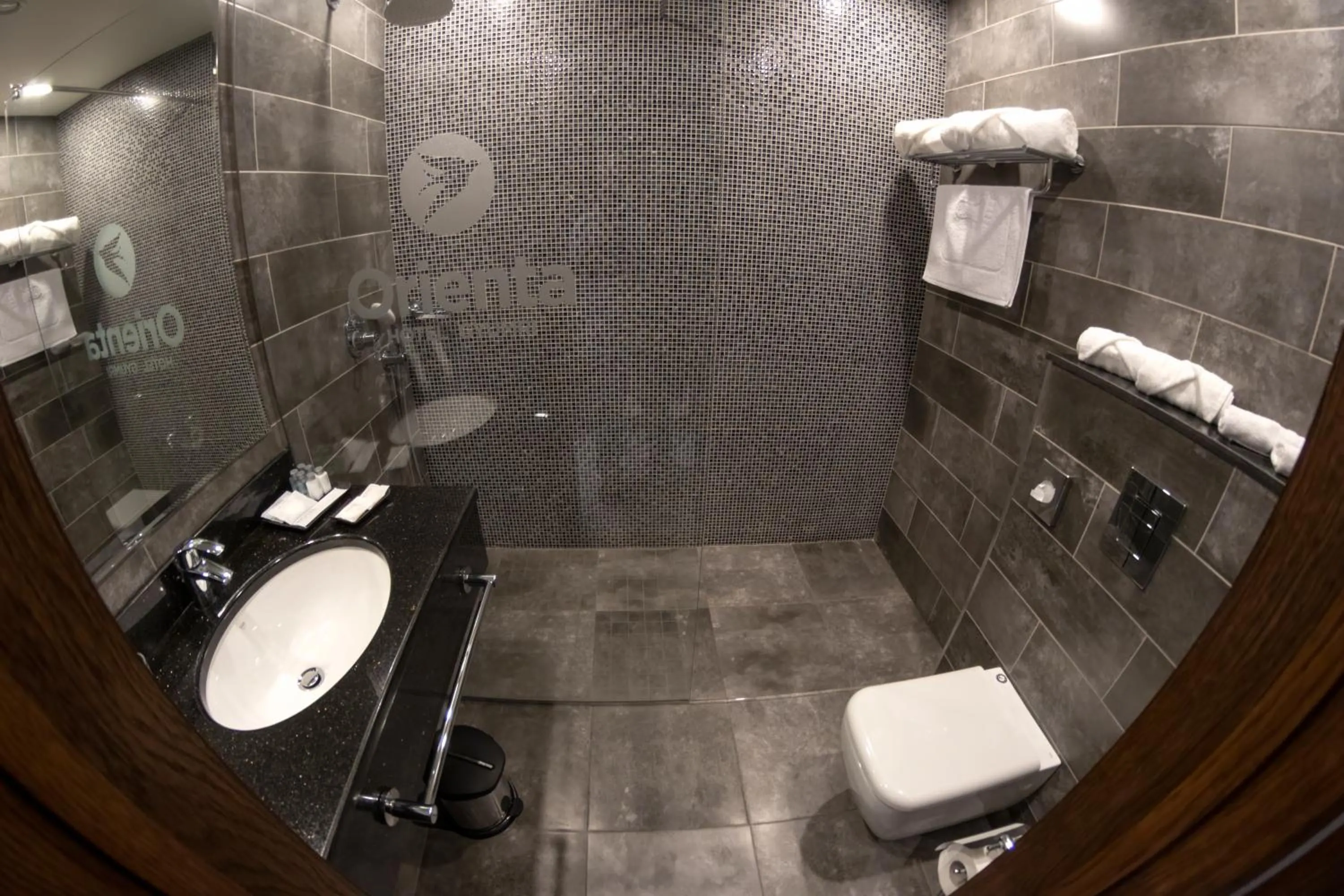 Shower in Orienta Hotel Gyumri