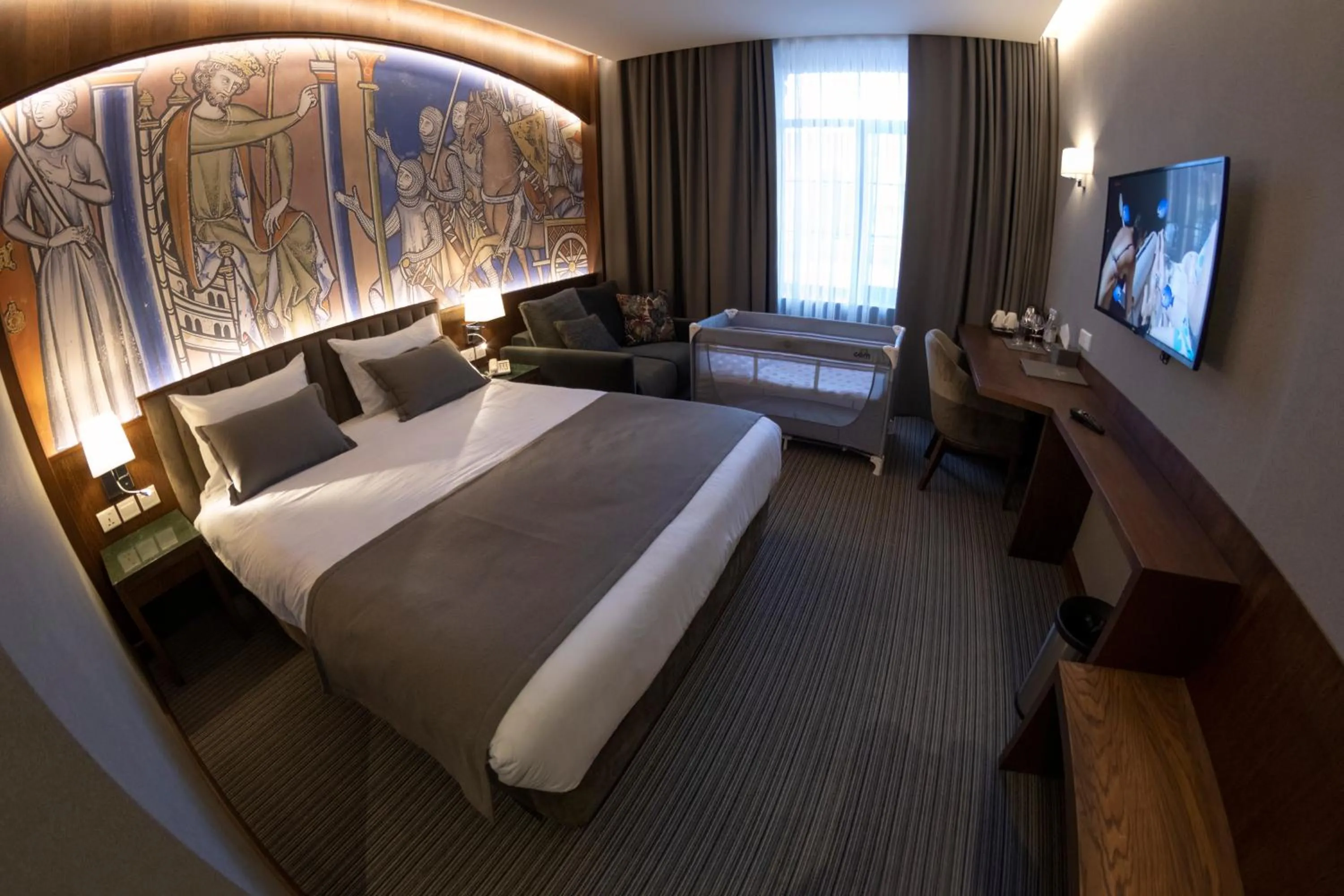 Communal lounge/ TV room, Bed in Orienta Hotel Gyumri