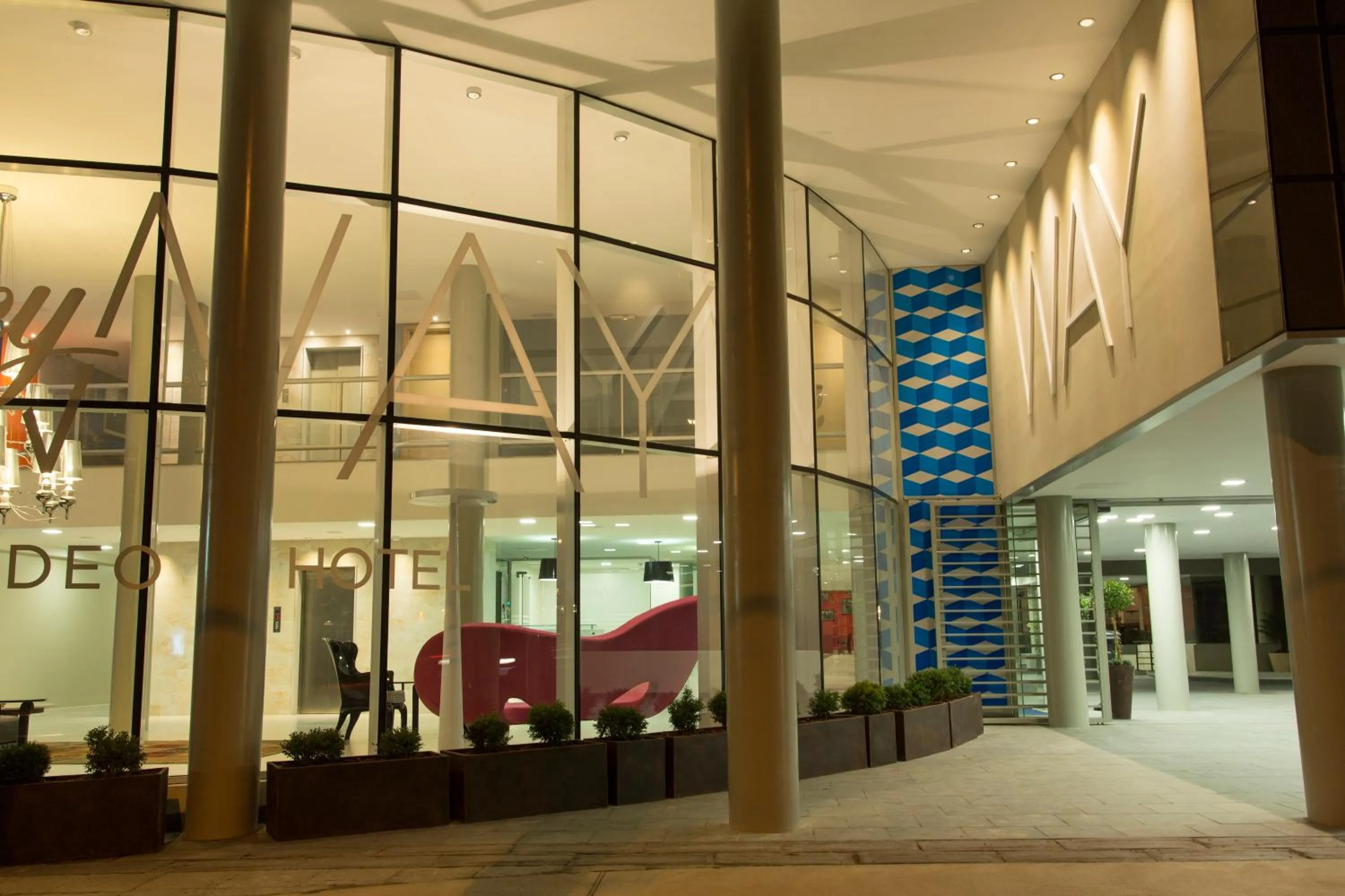 Facade/entrance in Regency Way Montevideo Hotel