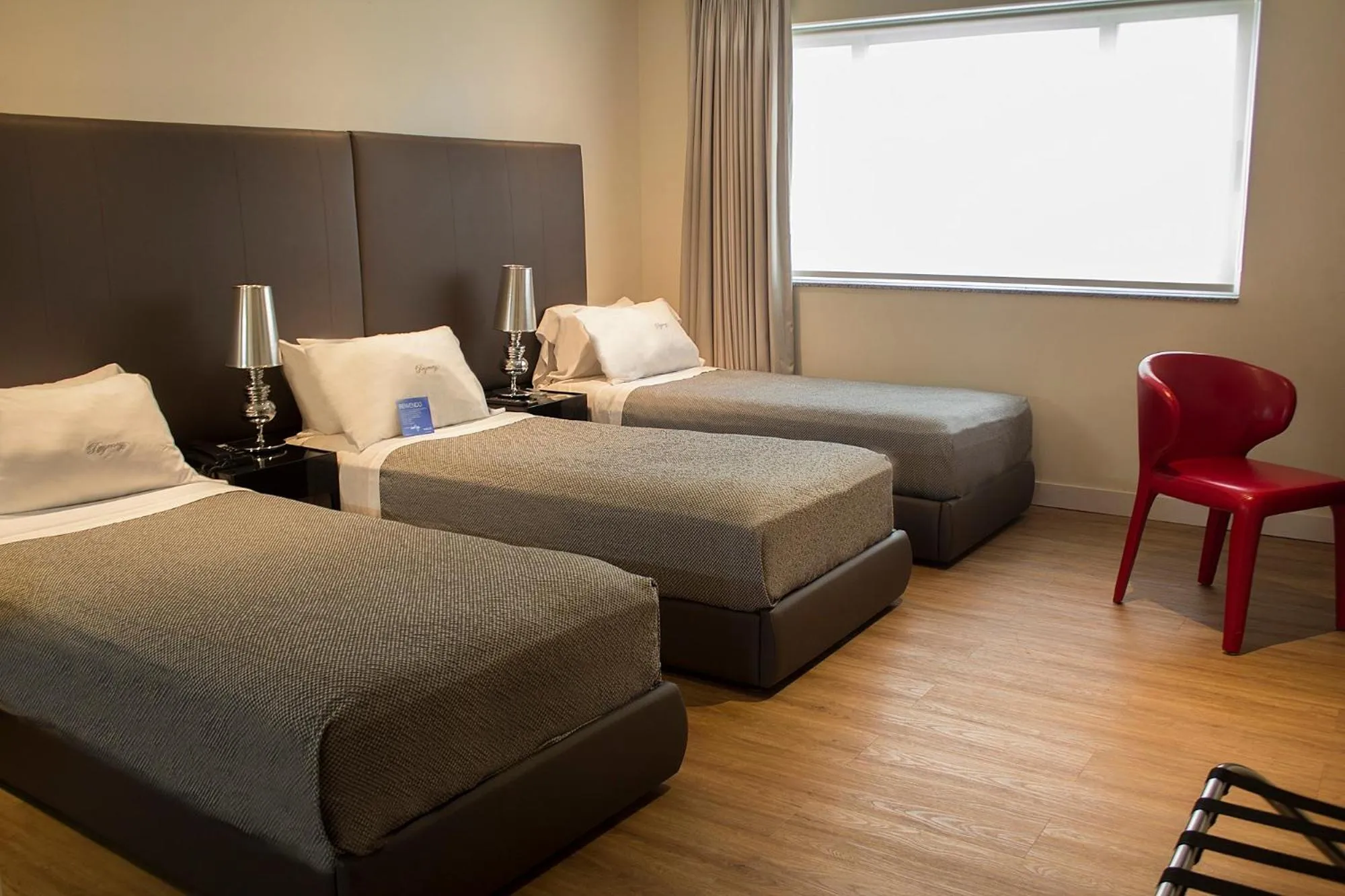 Photo of the whole room, Bed in Regency Way Montevideo Hotel