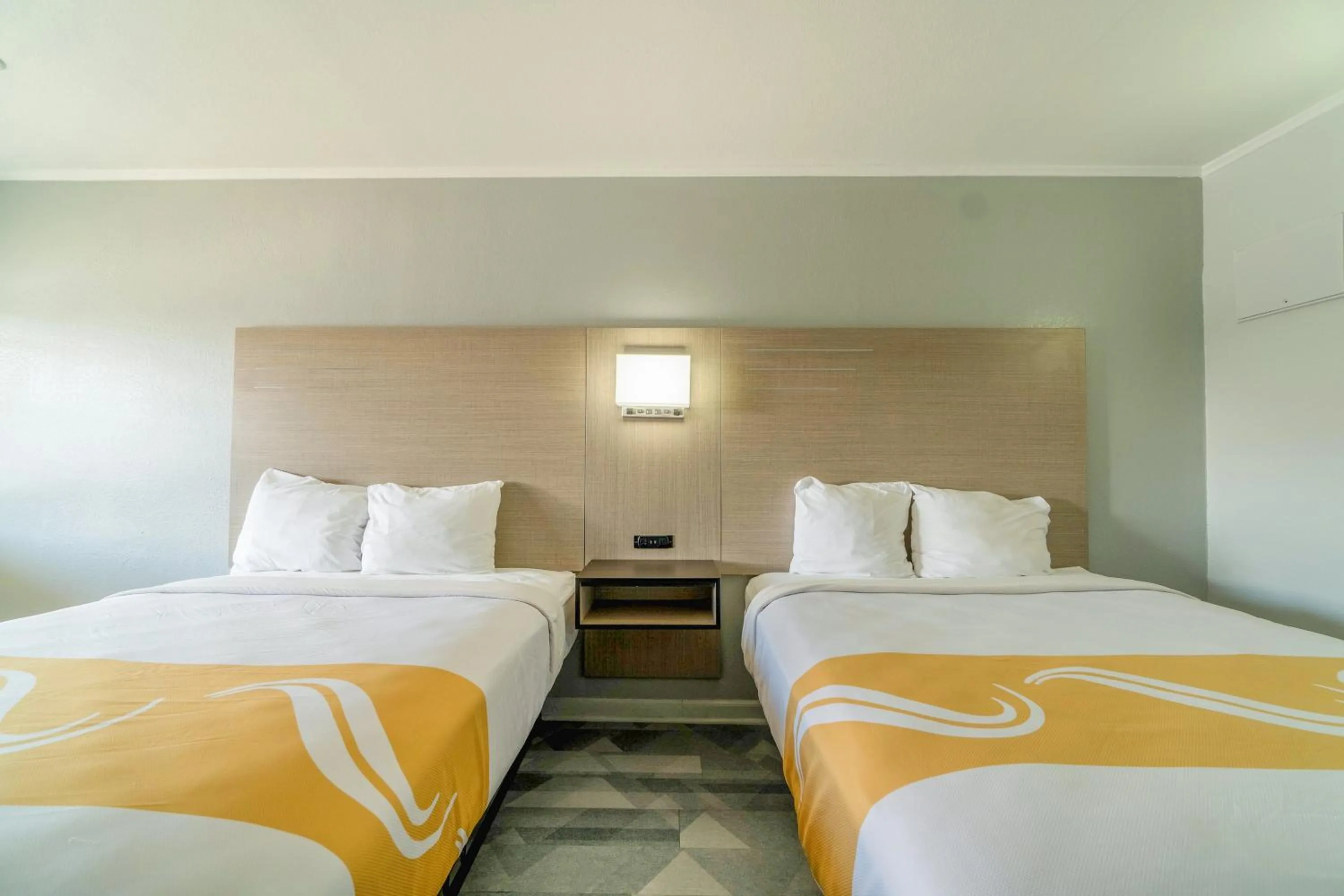 Bedroom, Bed in Pleasanton Executive Inn By OYO