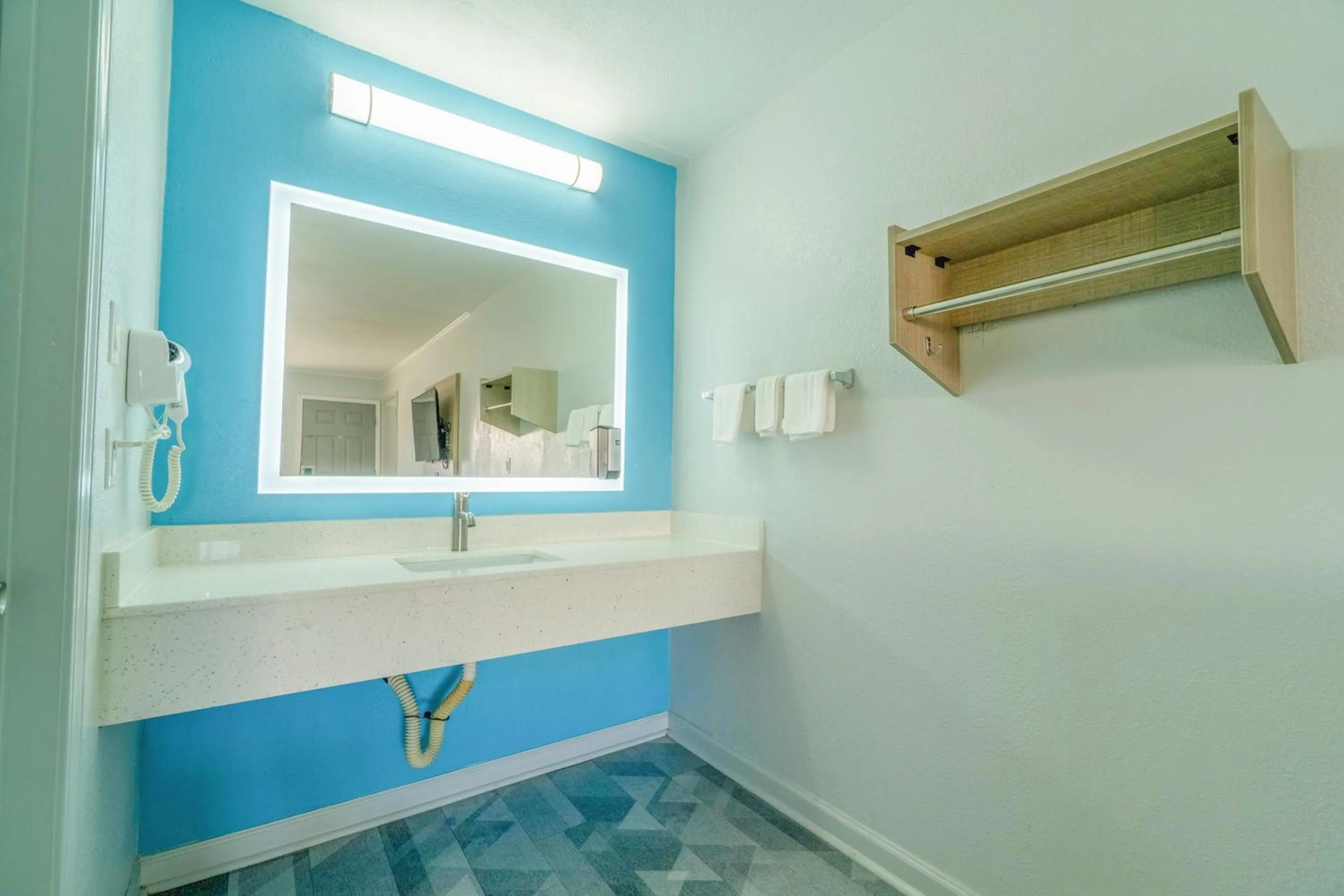 Bathroom in Pleasanton Executive Inn By OYO