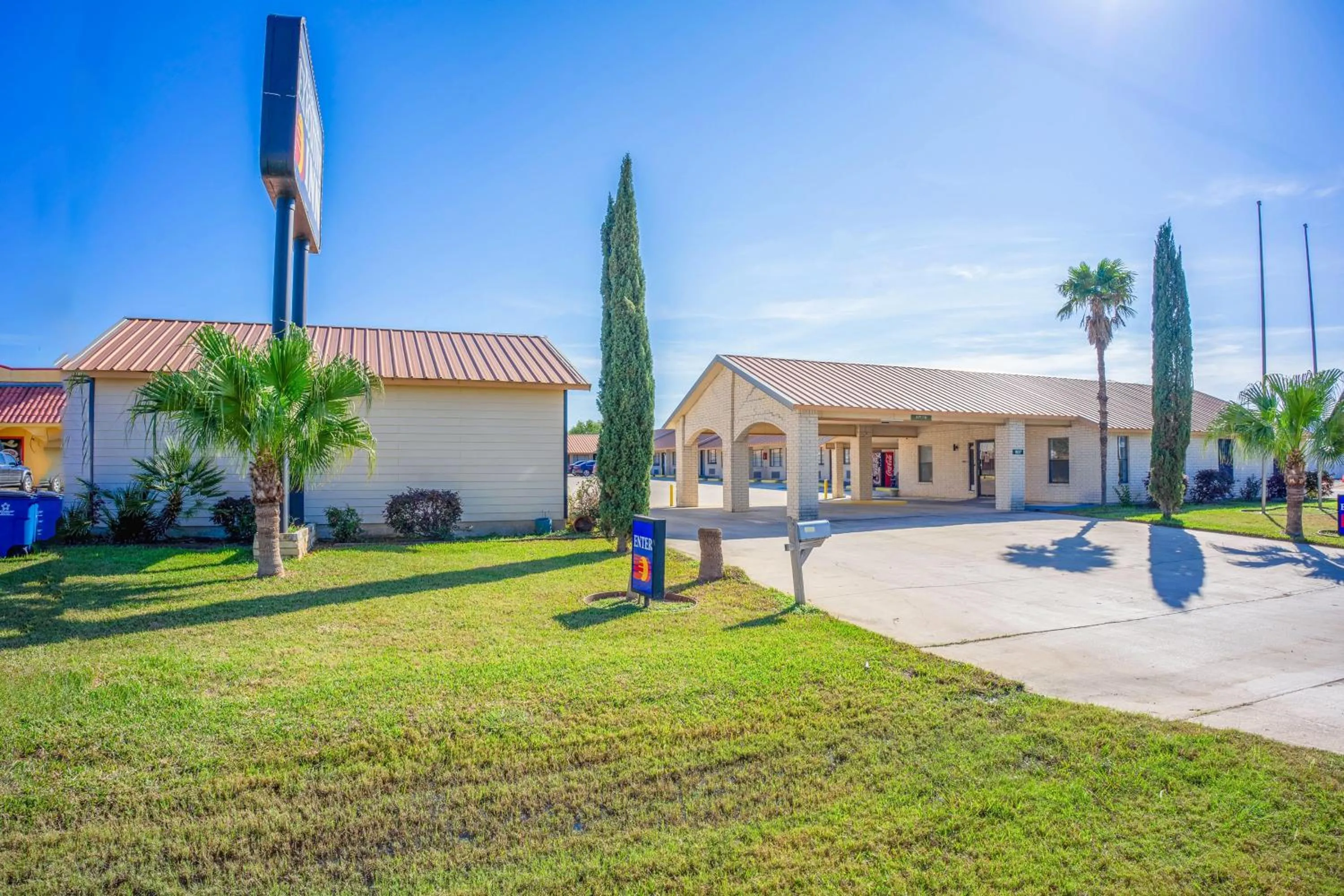 Facade/entrance in Pleasanton Executive Inn By OYO