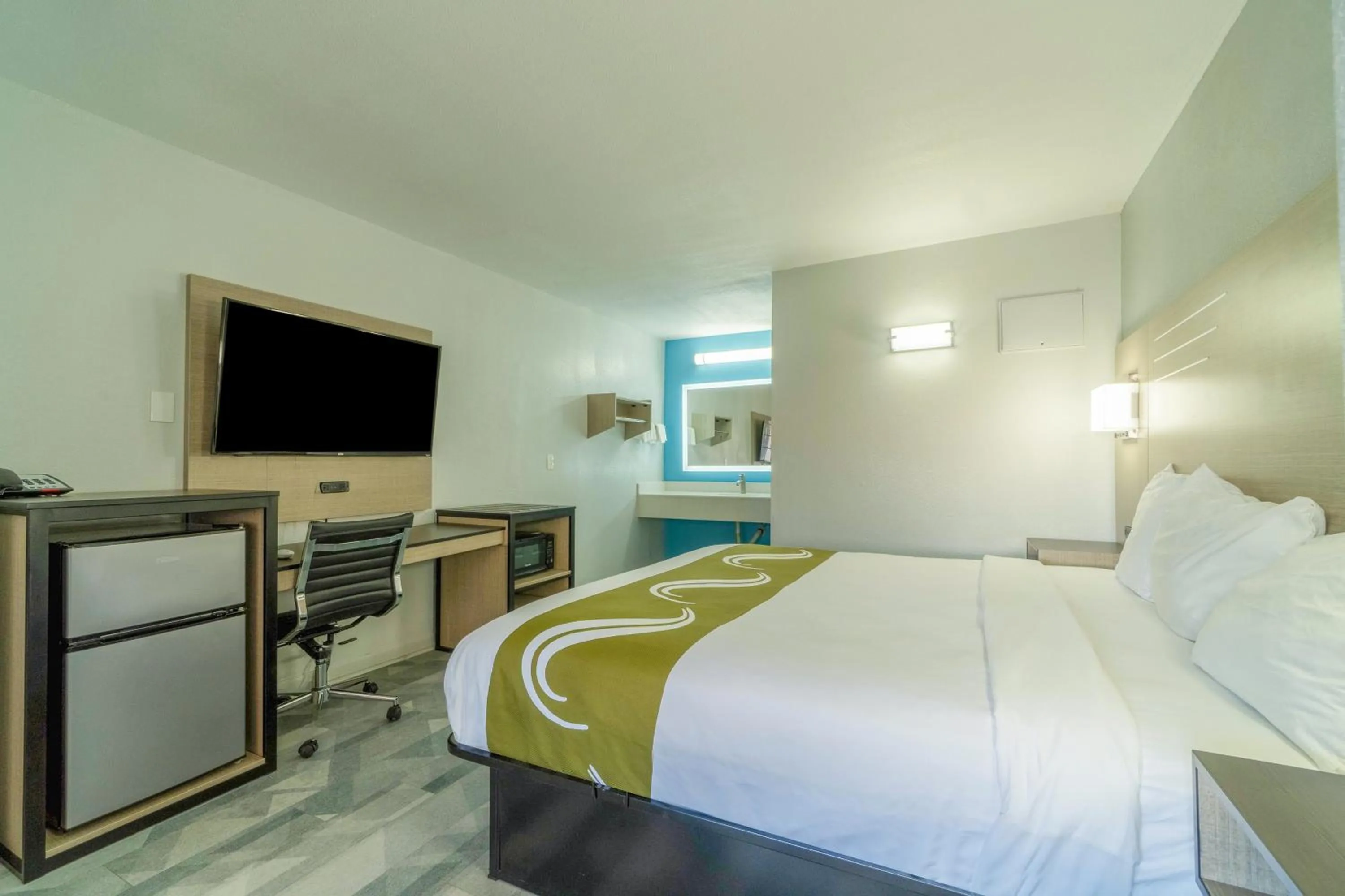 Bedroom, Bed in Pleasanton Executive Inn By OYO