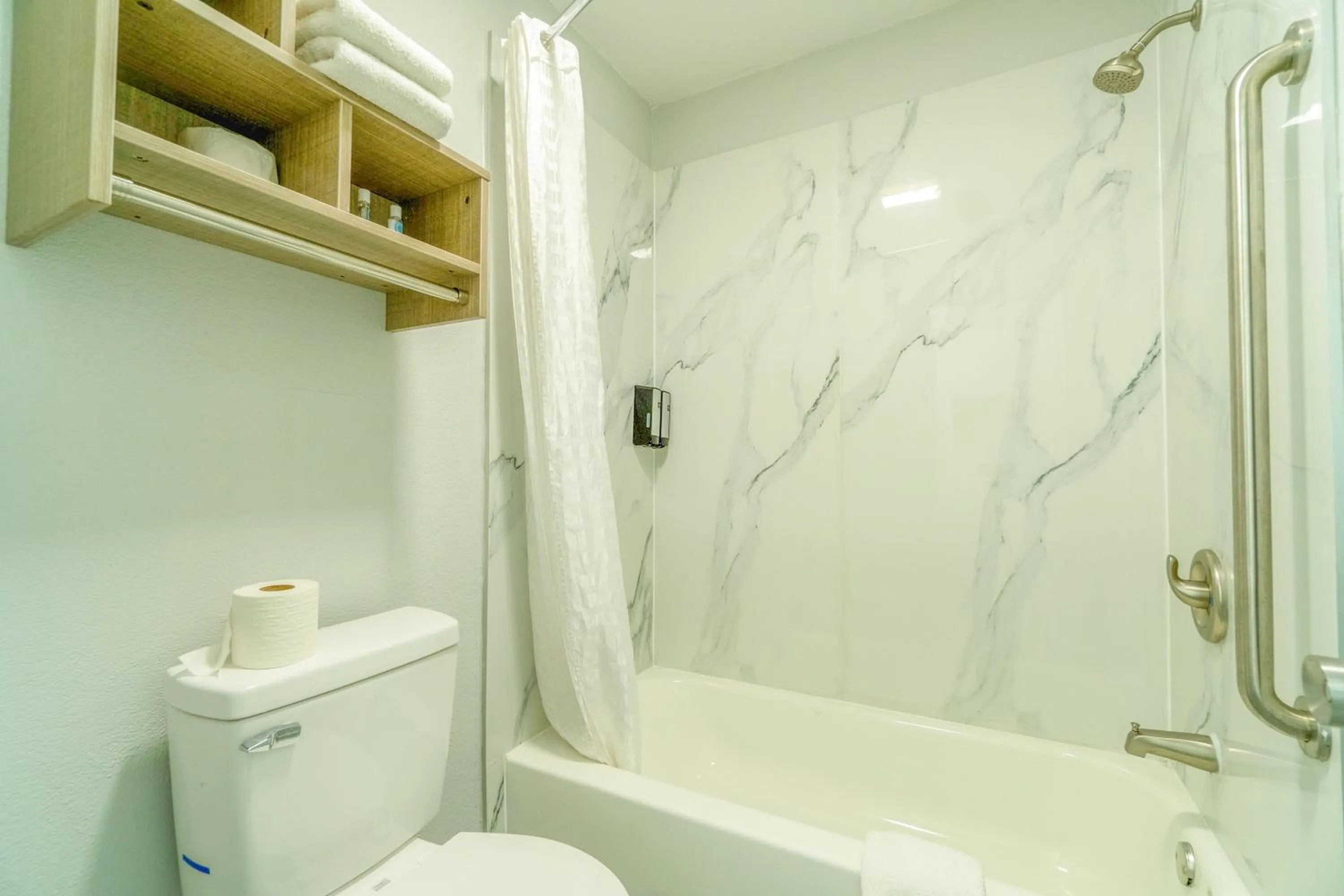 Bathroom in Pleasanton Executive Inn By OYO