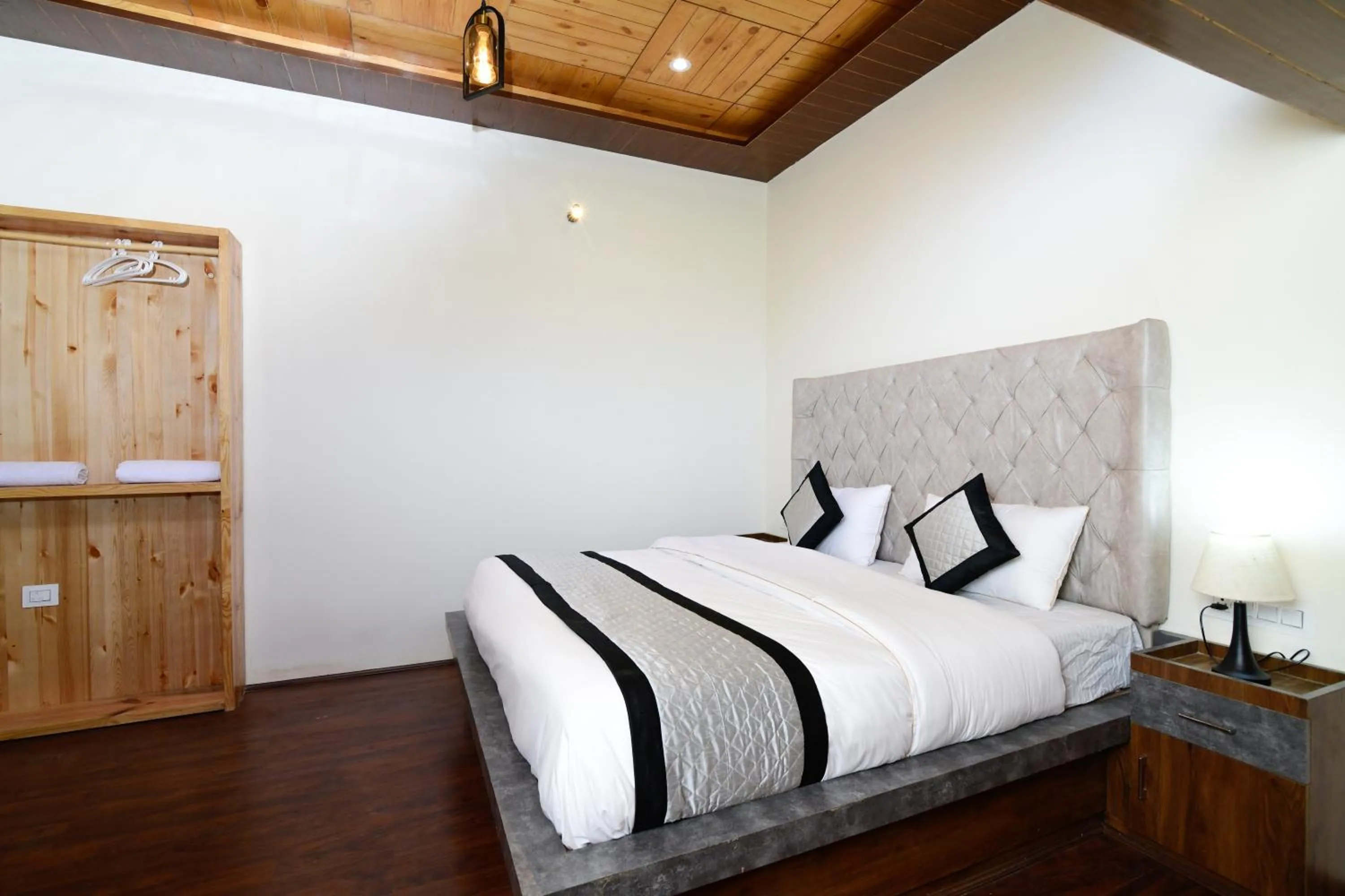 Bed in Thiksay Organic Resort and Retreat