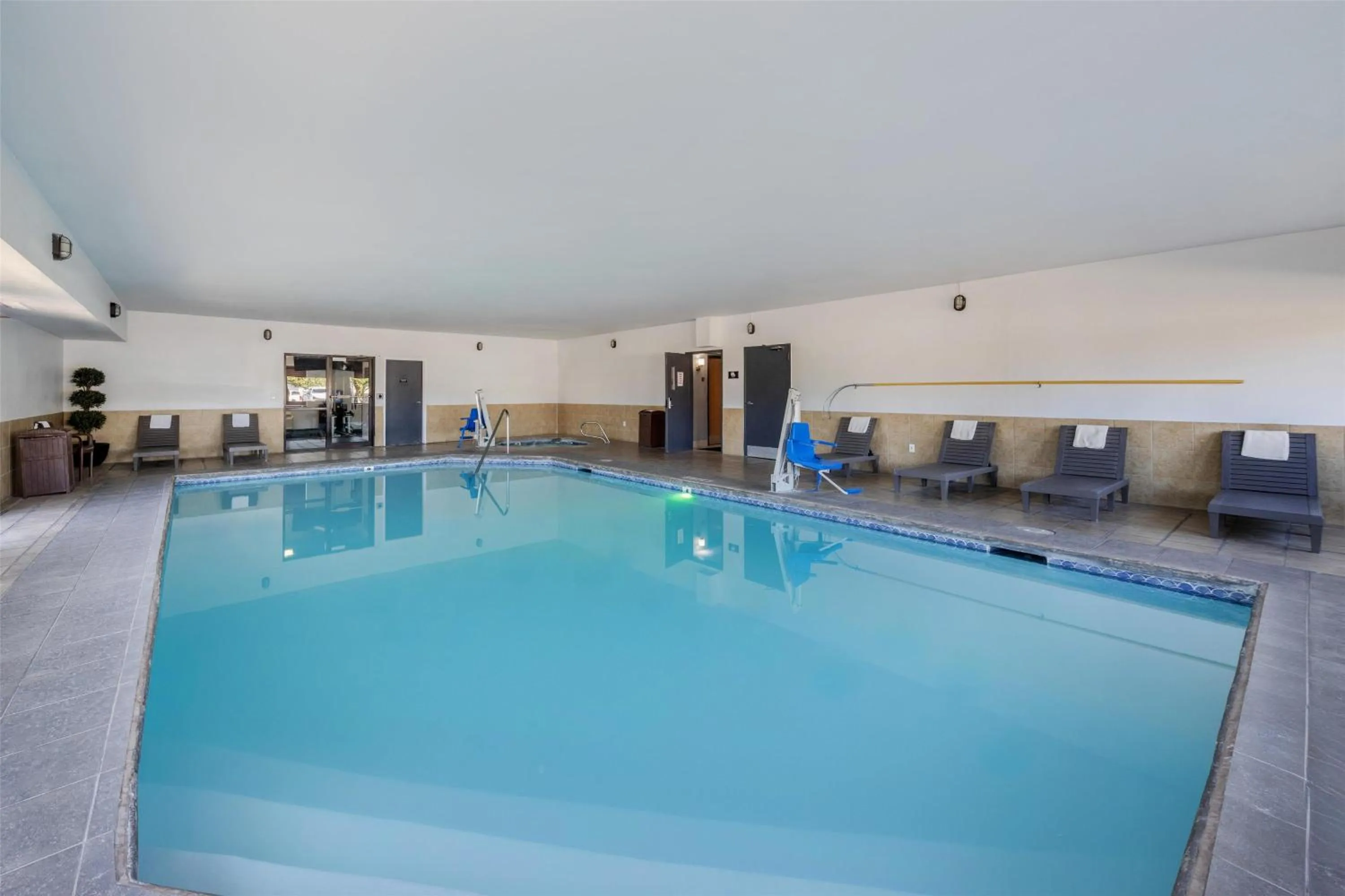 Pool view in Best Western Borger Inn