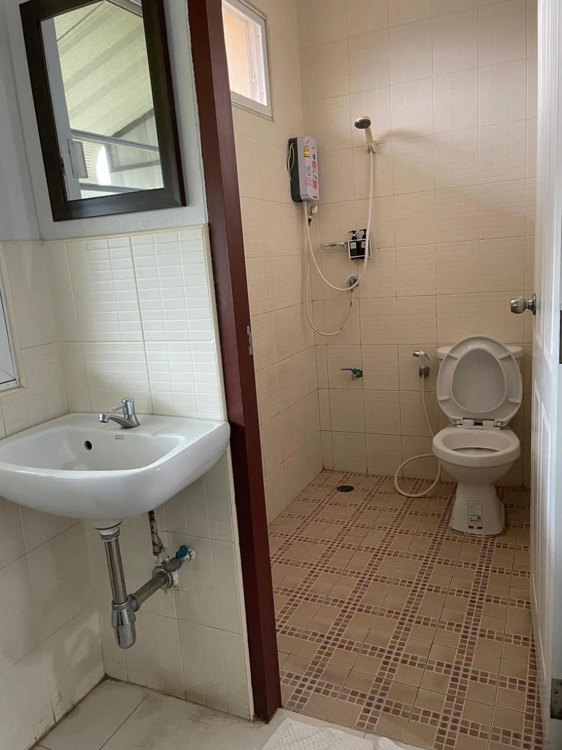 Shower in Pudsadee Hotel