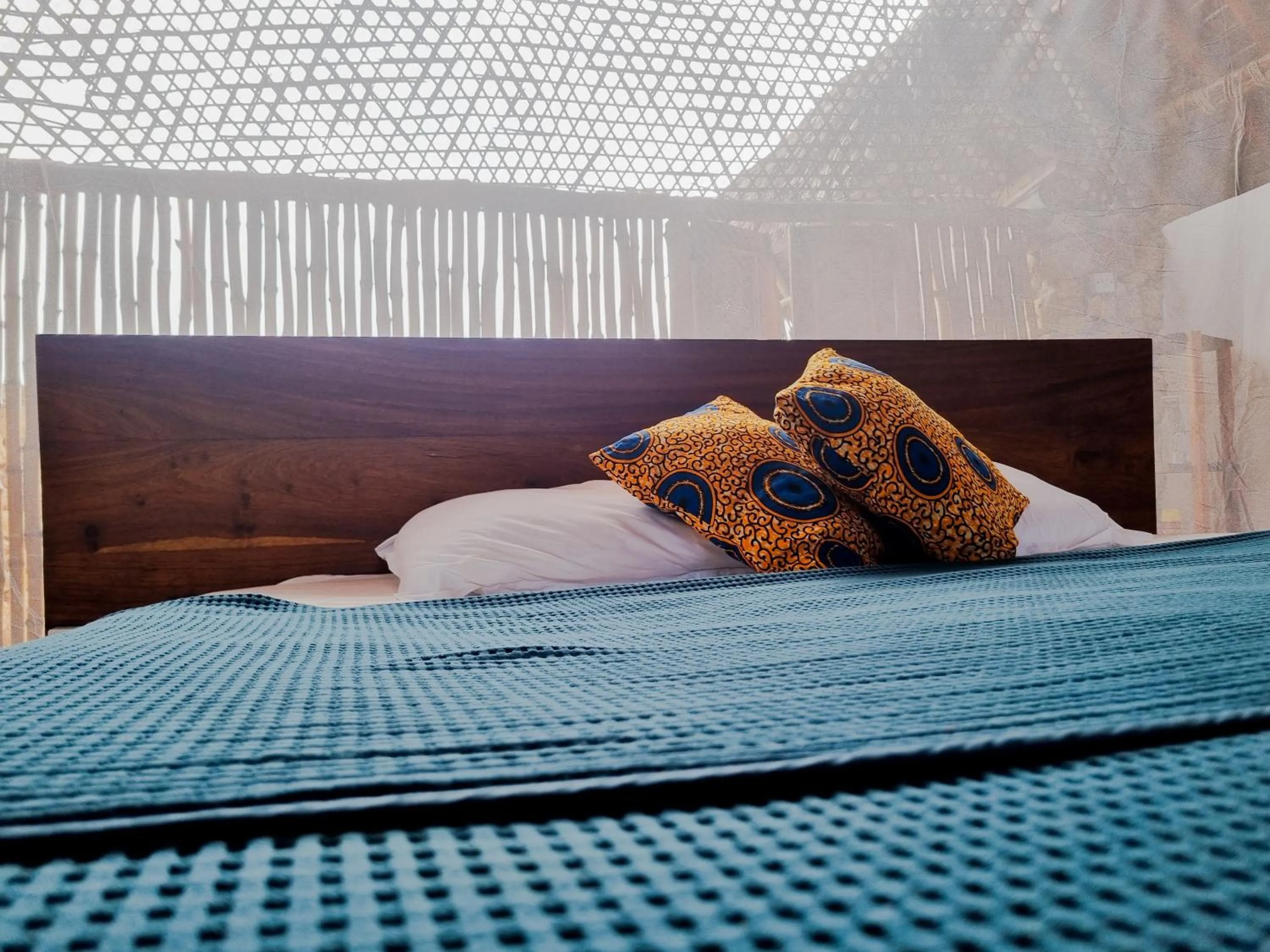 Bed in Pangani Cliffs Lodge