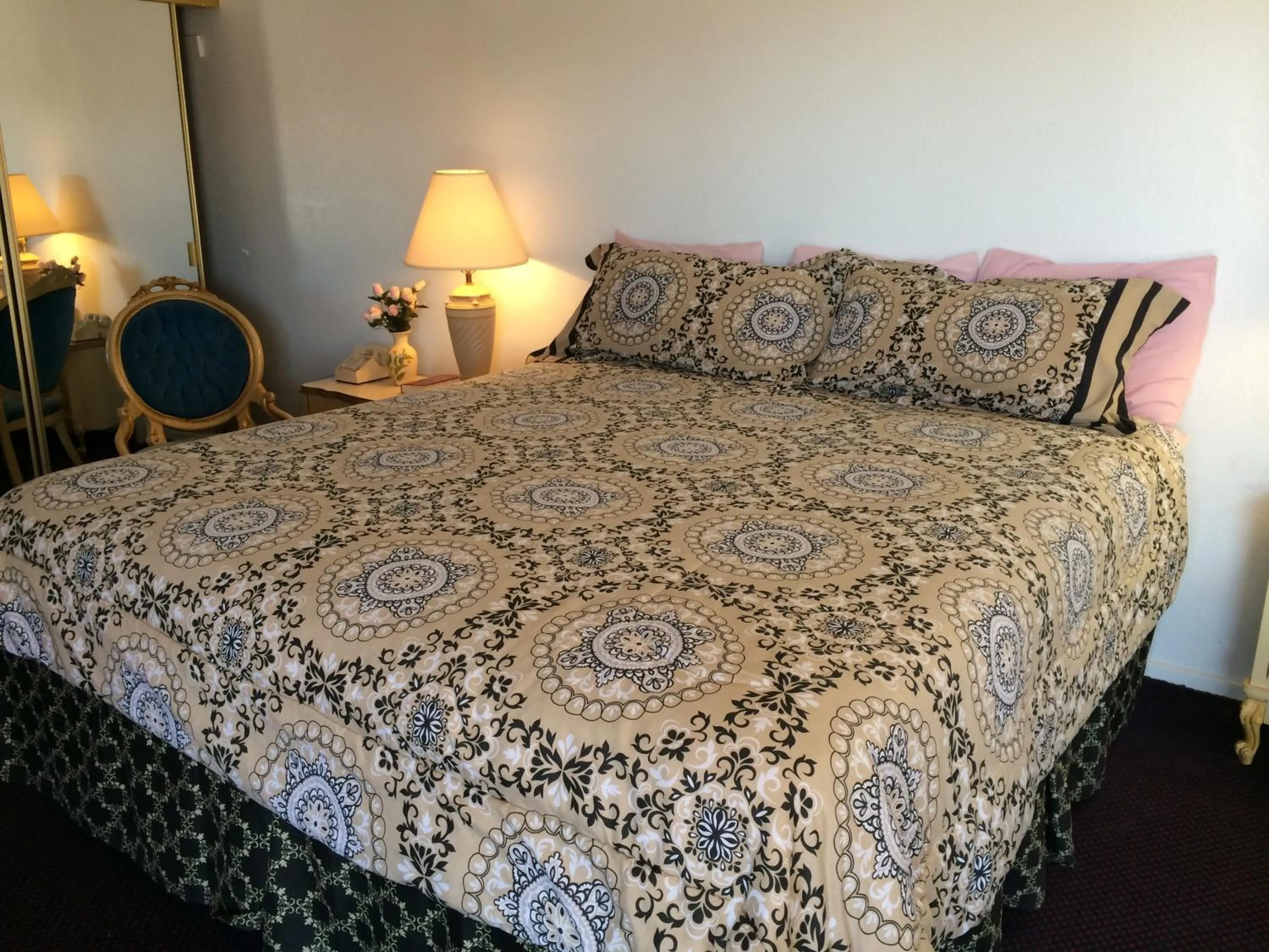 Bed in Crystal Palace Inn Brownfield