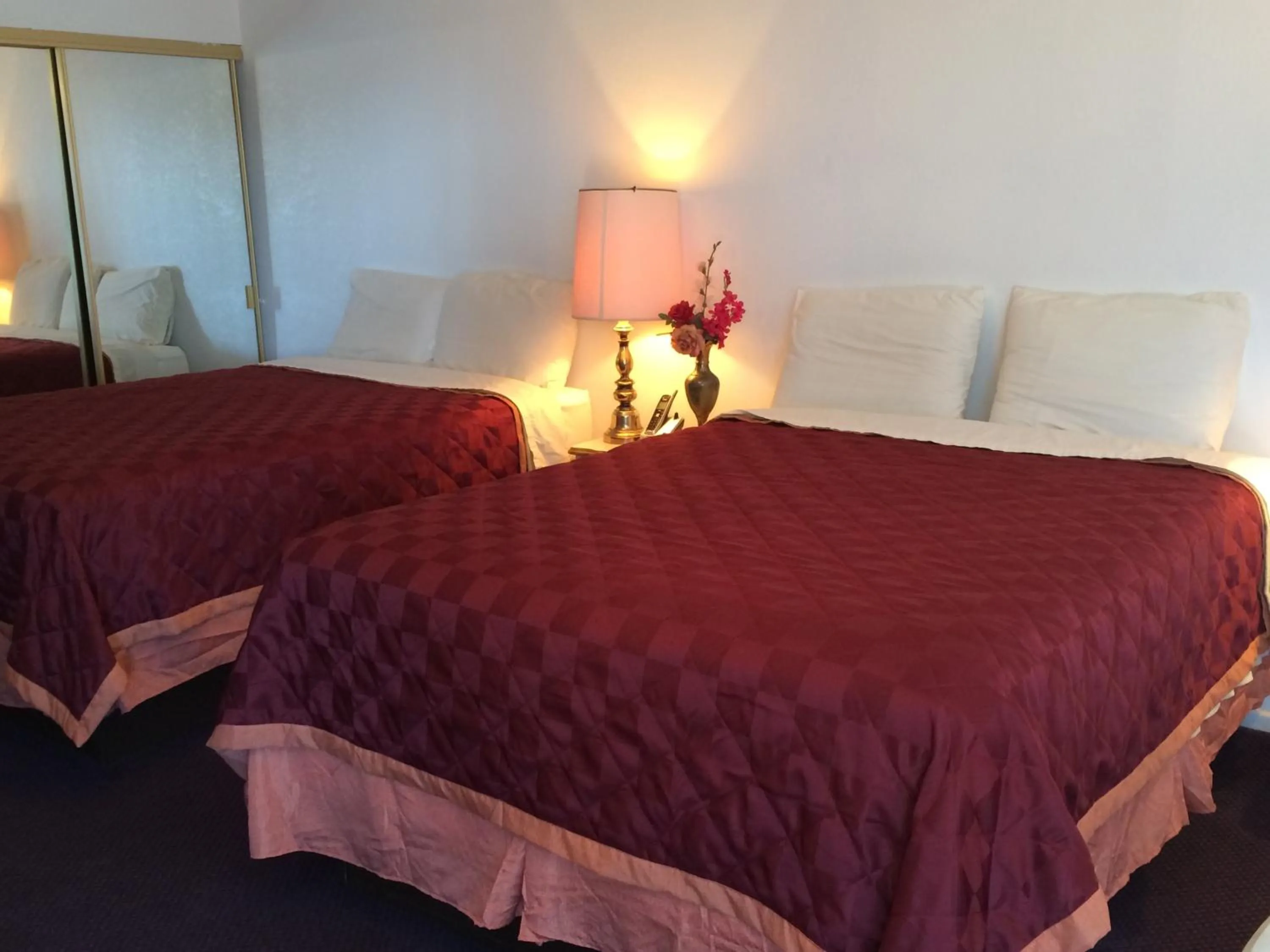 Bed in Crystal Palace Inn Brownfield