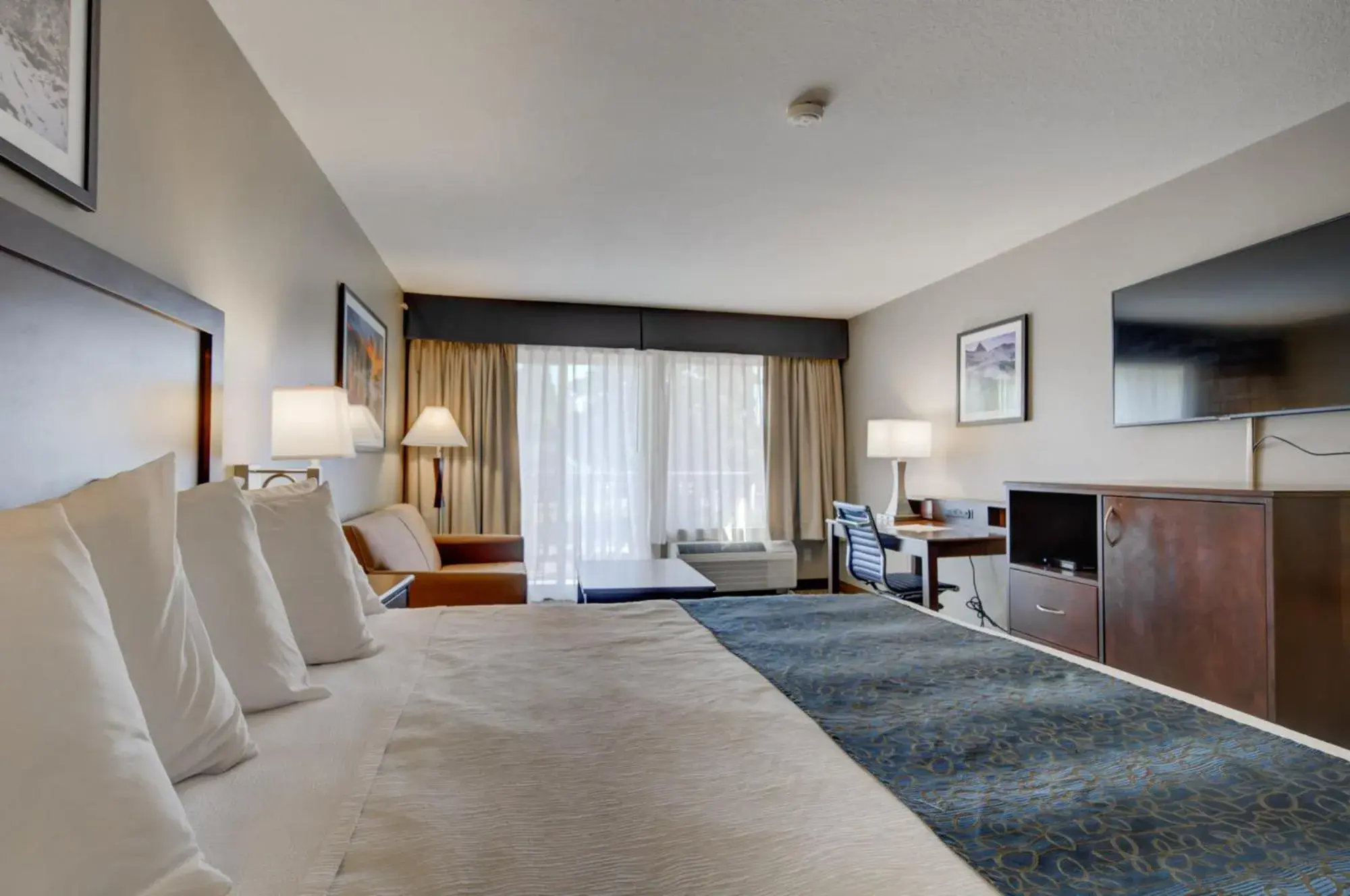 Standard Double Room in Whitefish Riverfront Hotel Standard Double Room in Whitefish Riverfront Hotel