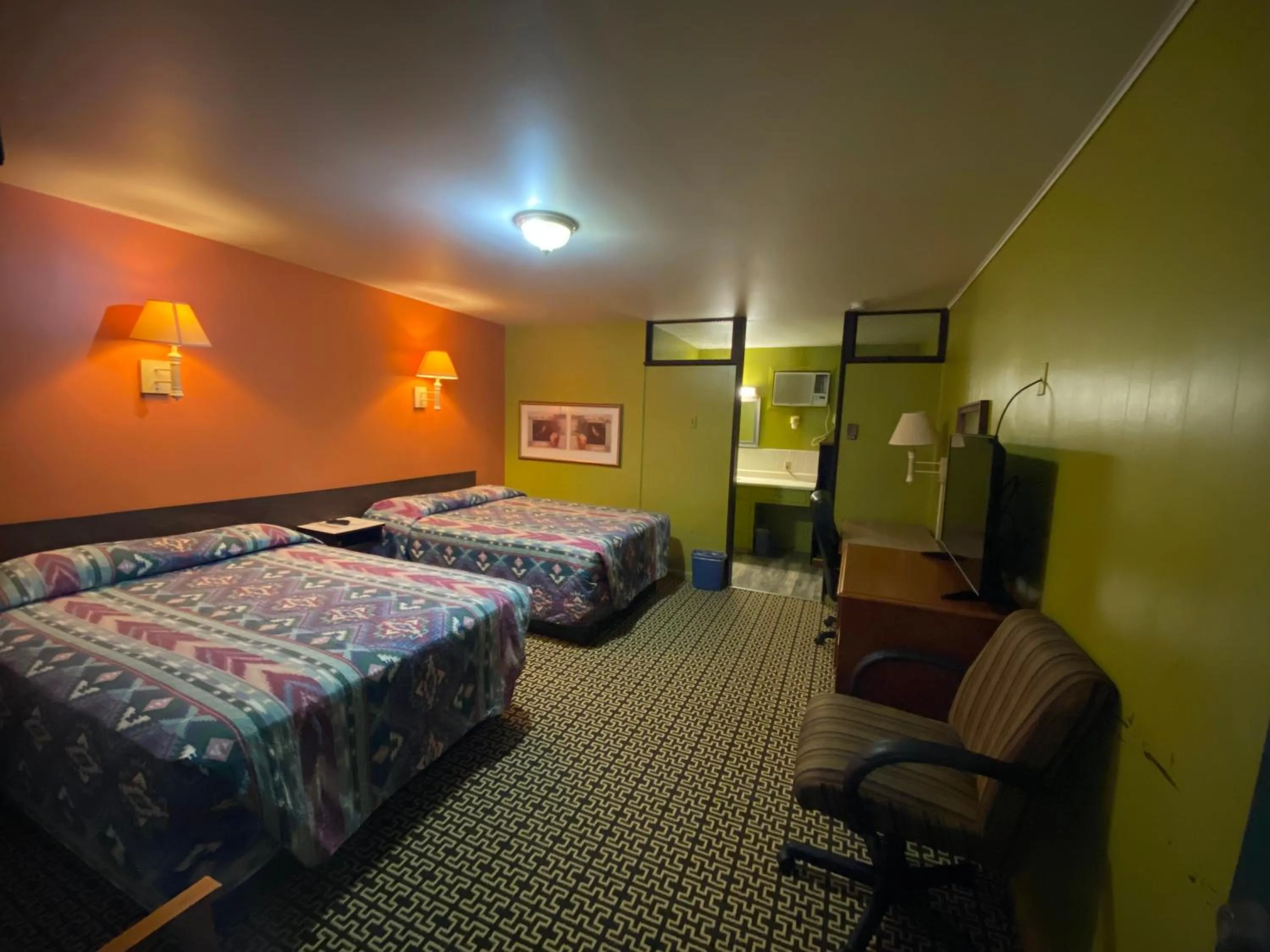 Bed in Lincoln Motel