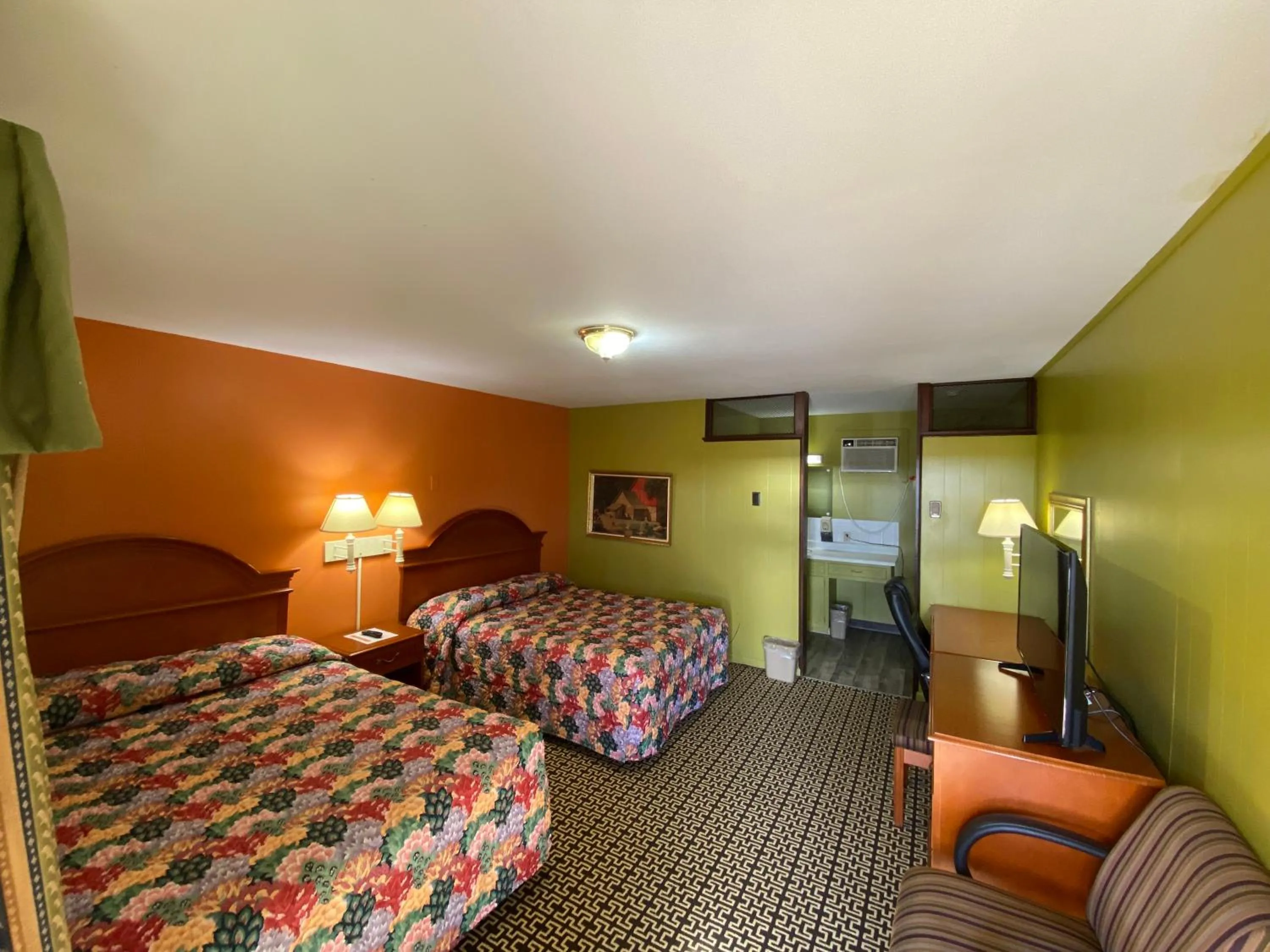 Bed in Lincoln Motel