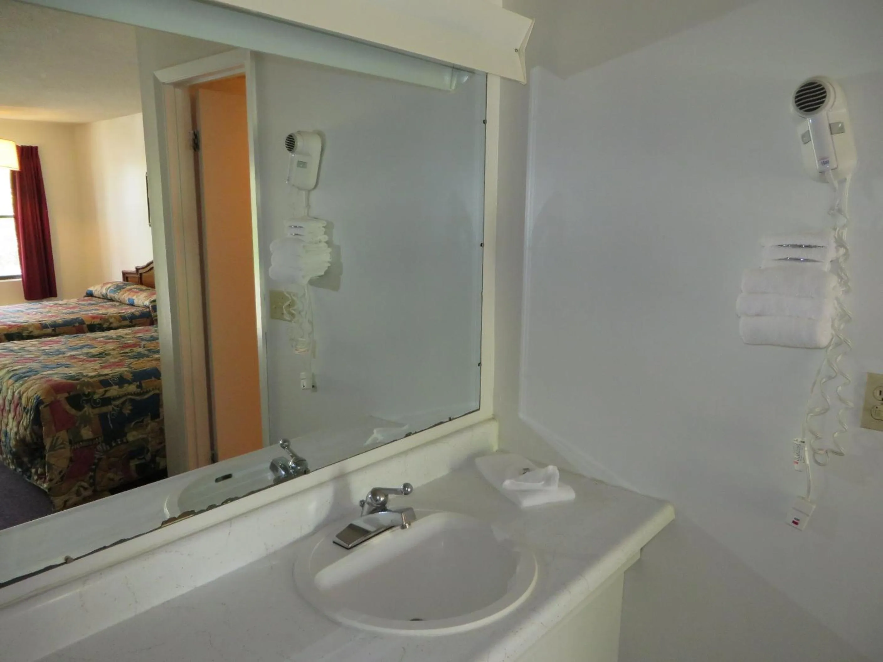 Bathroom in Scottish Inns Motel - Osage Beach