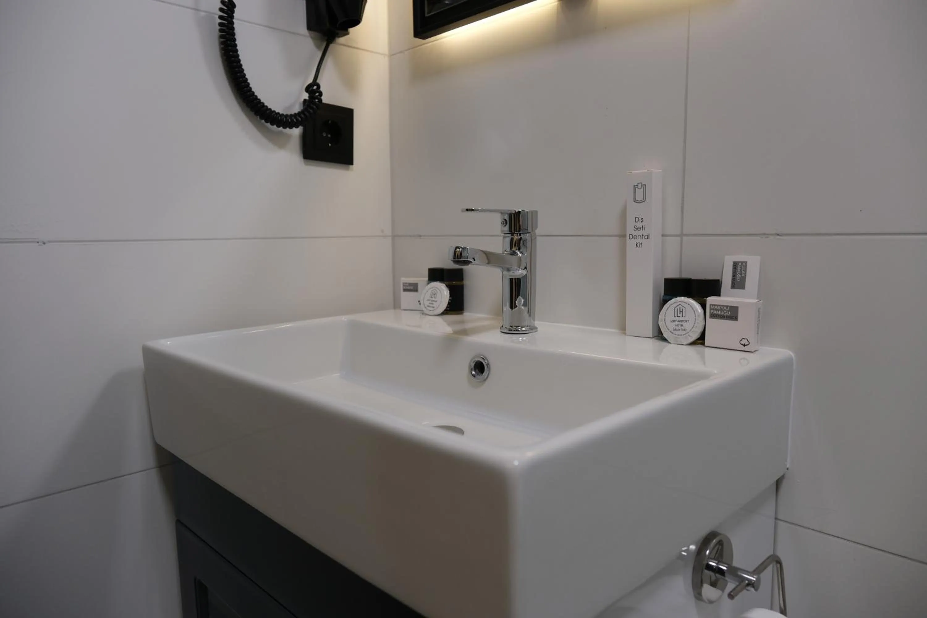 Bathroom in Park Hotel & Private Transportation İstanbul Airport-By Loft