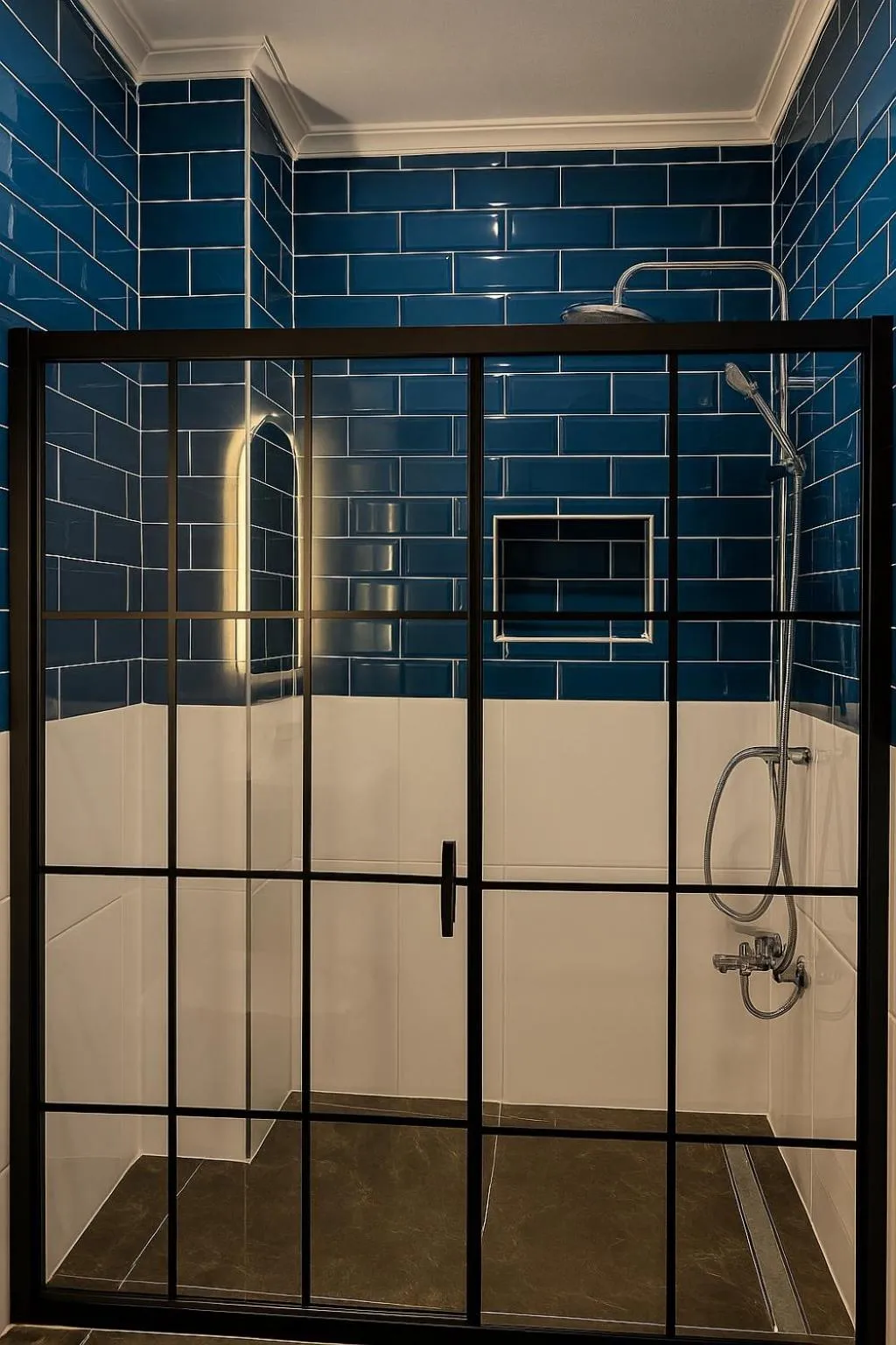 Shower in Park Hotel & Private Transportation İstanbul Airport-By Loft