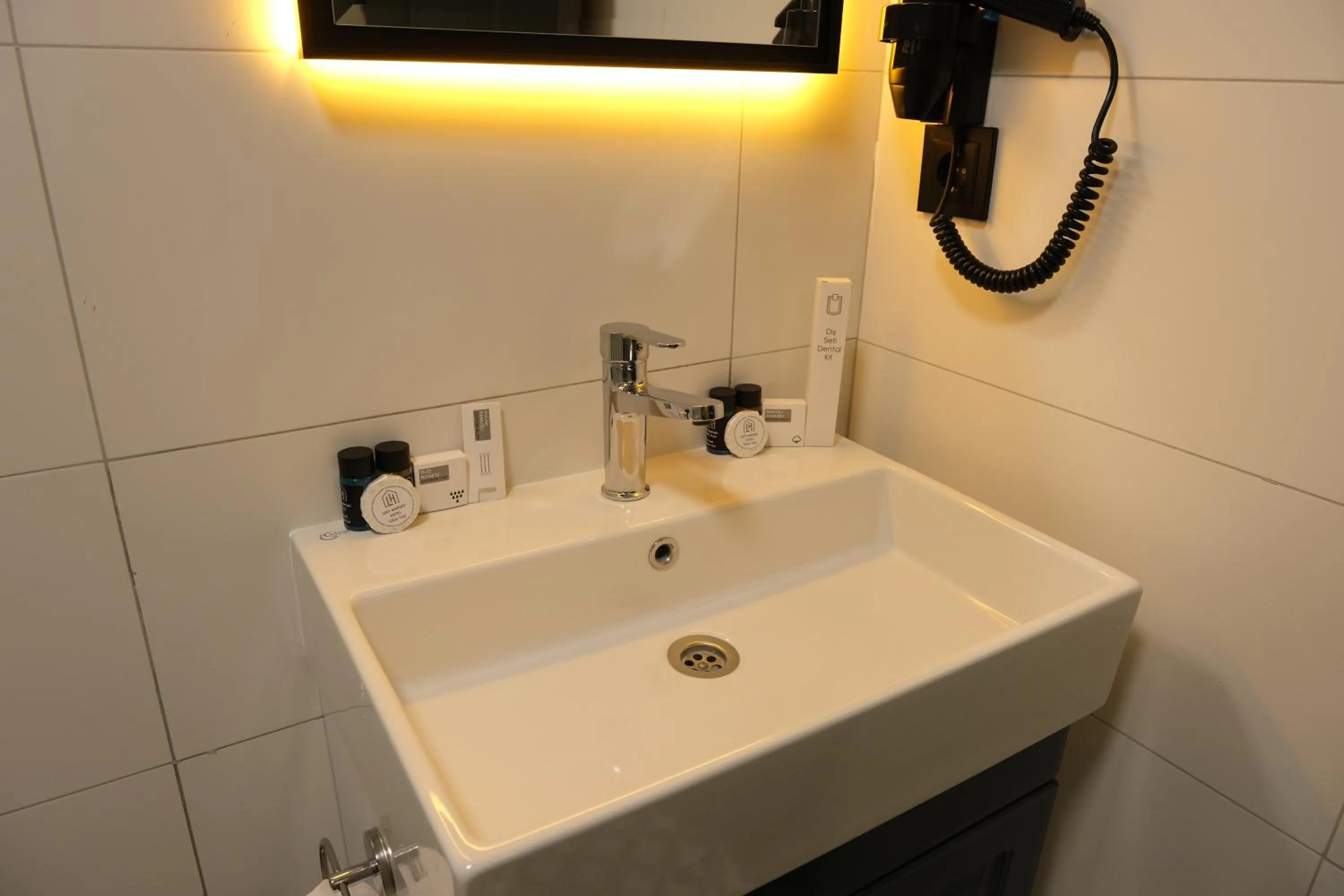 Bathroom in Park Hotel & Private Transportation İstanbul Airport-By Loft